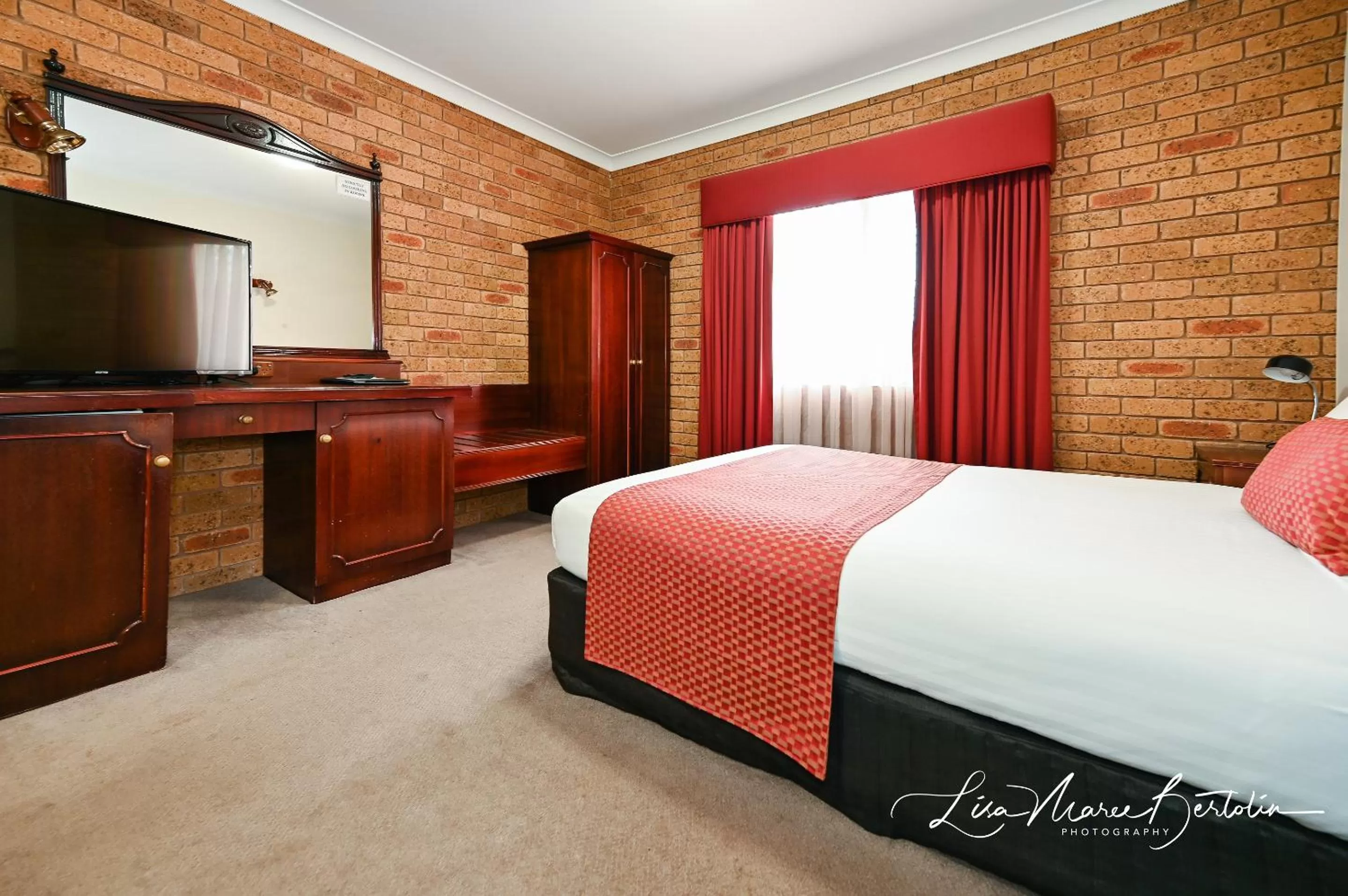 Bed in Narrandera Club Motor Inn