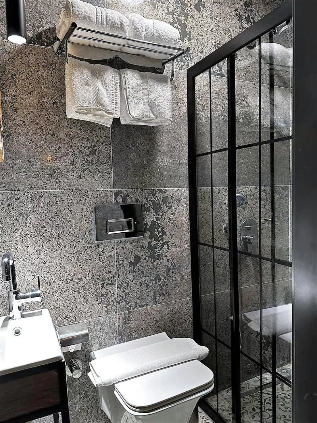 Shower in Sunset Hotel Marmaris