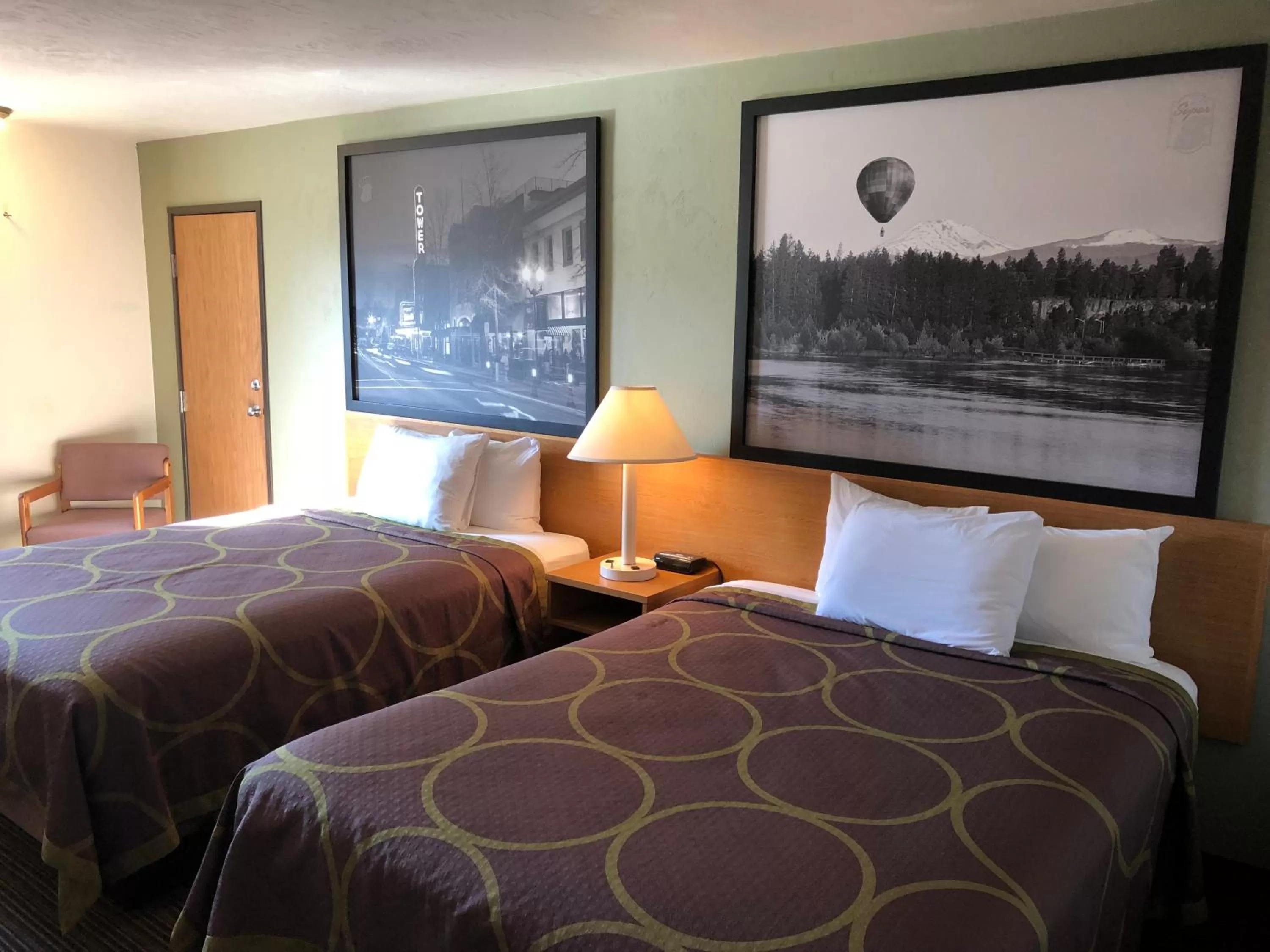 Bedroom, Bed in Super 8 by Wyndham Bend