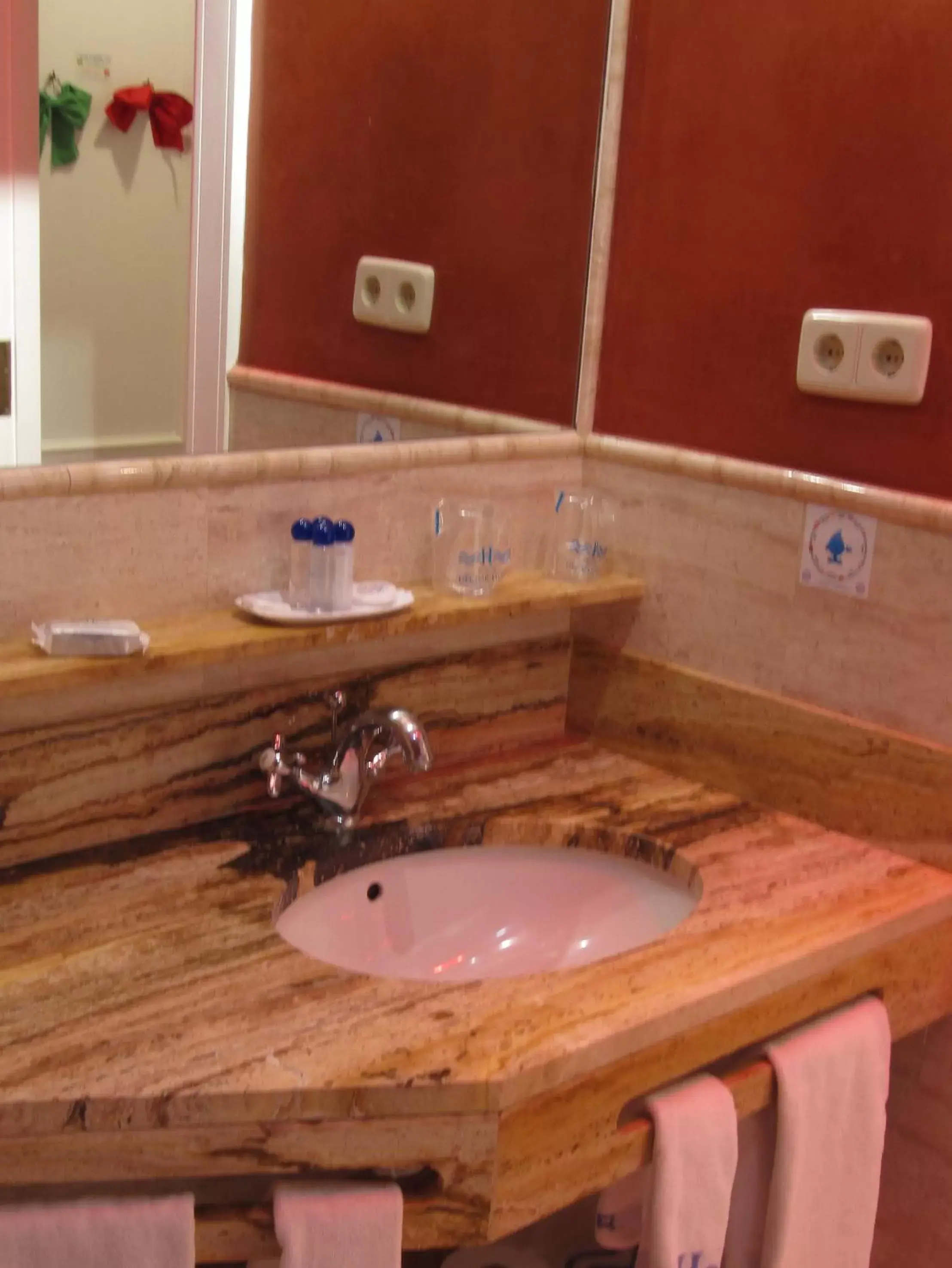 Twin Room (2 Adults + 1 Child ) in Del Mar Hotel & Spa Twin Room (2 Adults + 1 Child ) in Del Mar Hotel & Spa