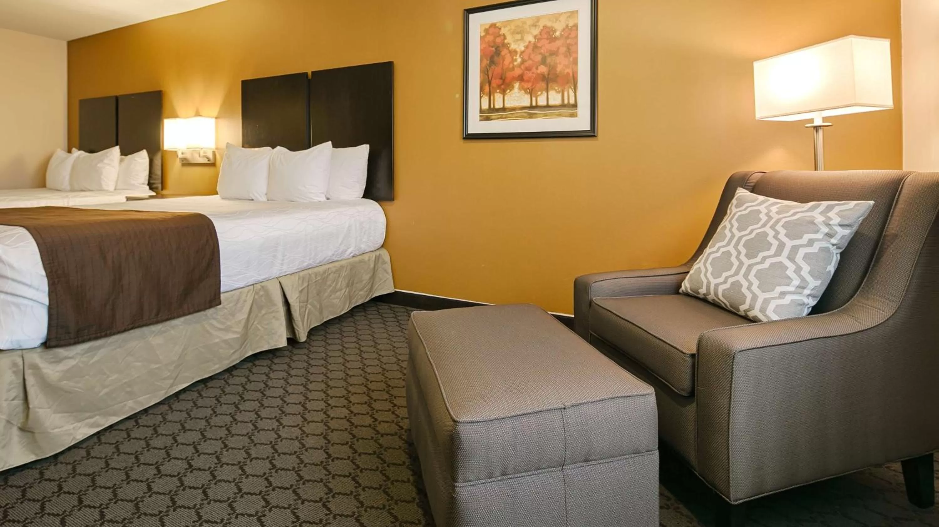 Queen Room with Two Queen Beds - Non-Smoking in Best Western Sky Valley Inn