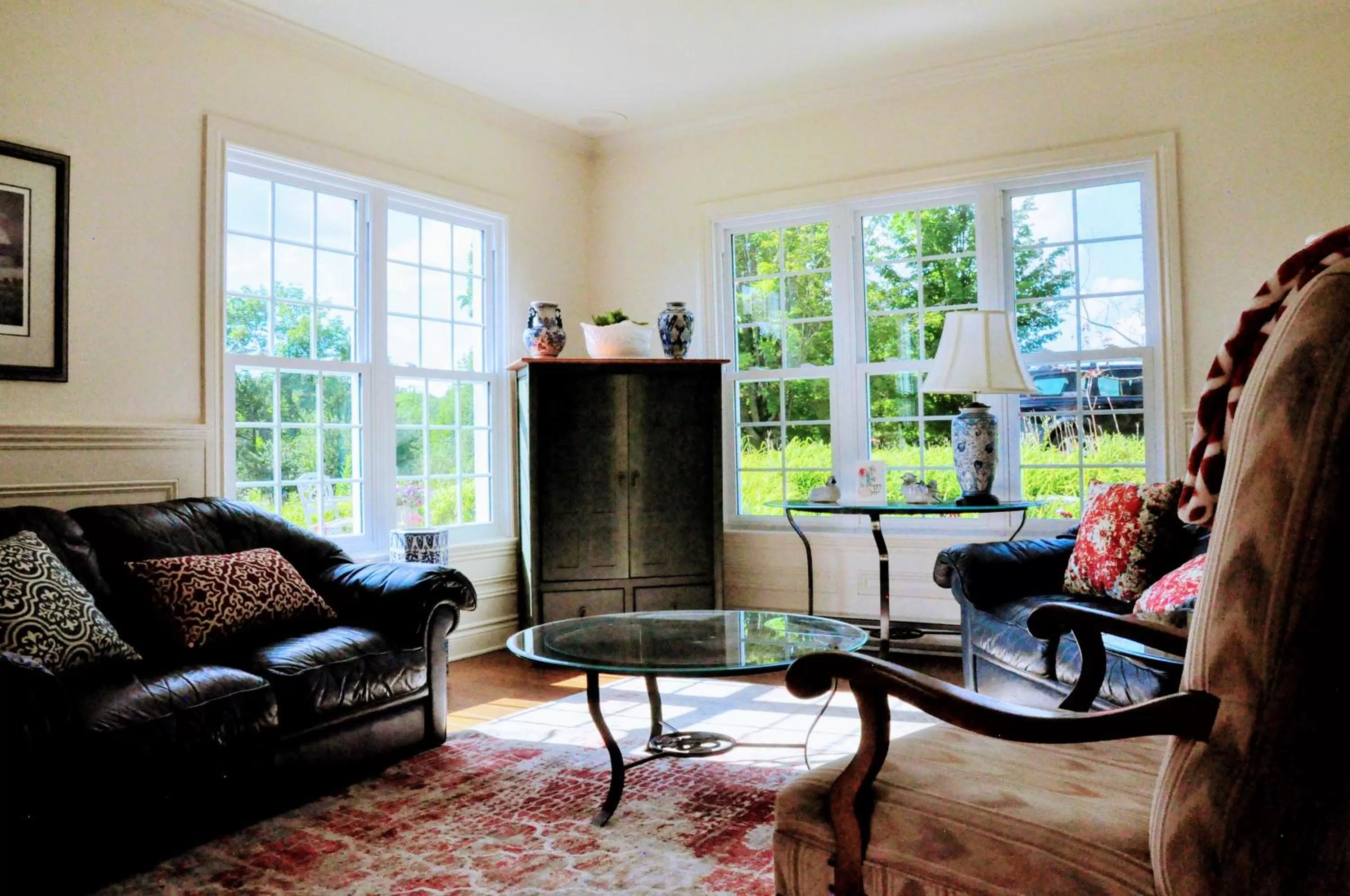 Seating area in Auberge Le Tricorne