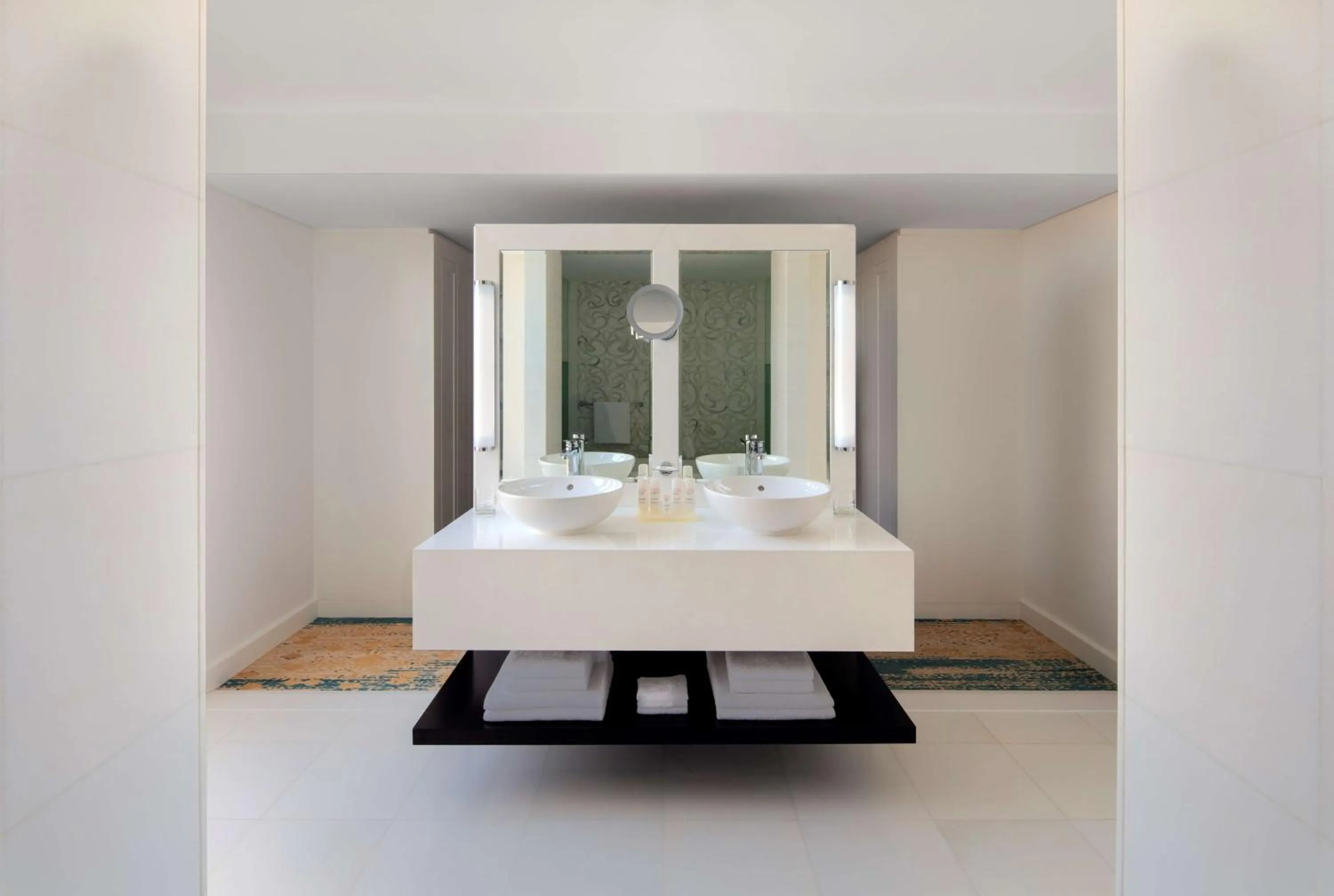 Bathroom in Radisson Blu Hotel, Dubai Deira Creek