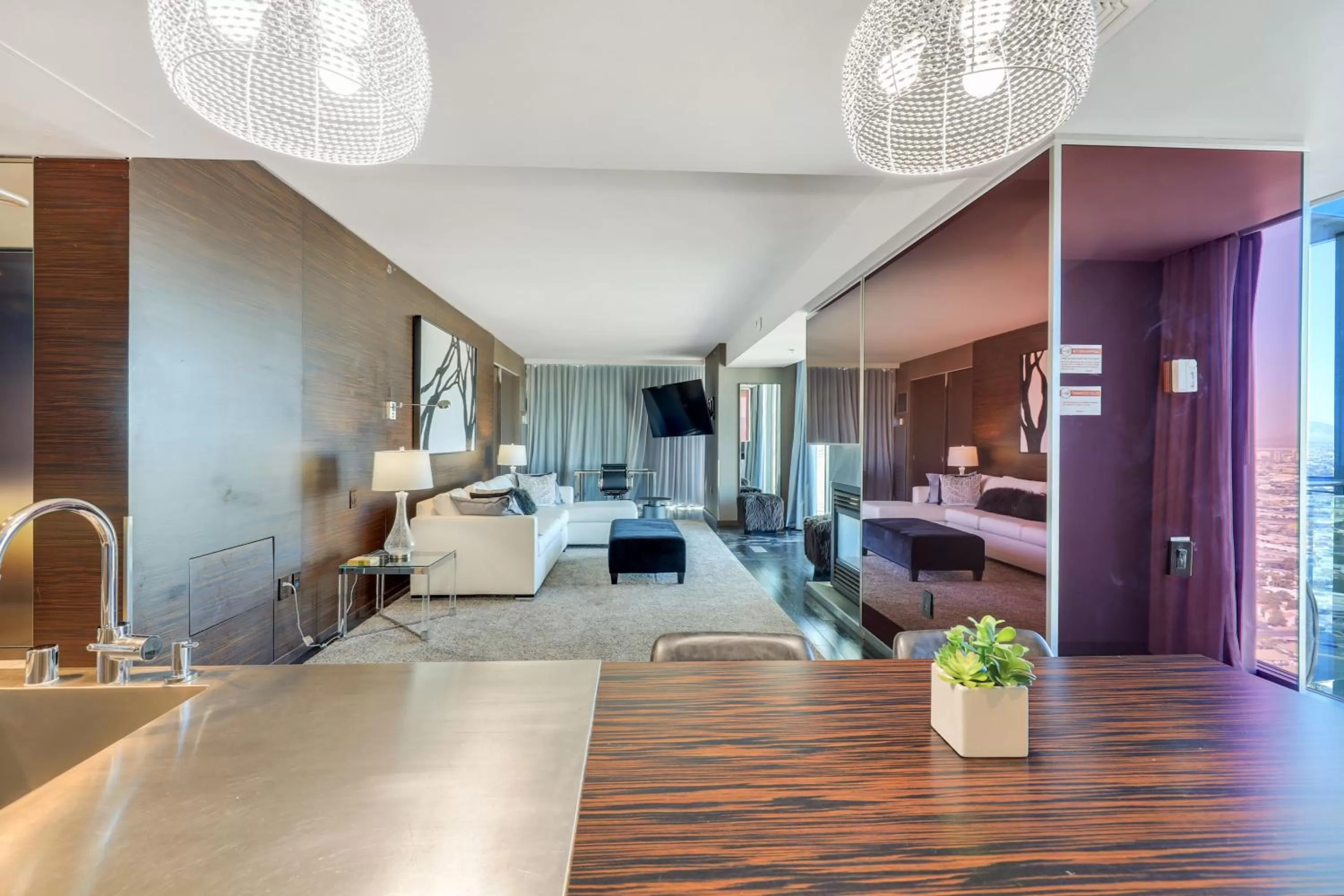 Kitchen or kitchenette, Bed in Vegas Palms HIGH 52nd fl. 1BDR corner penthouse 1220sqft