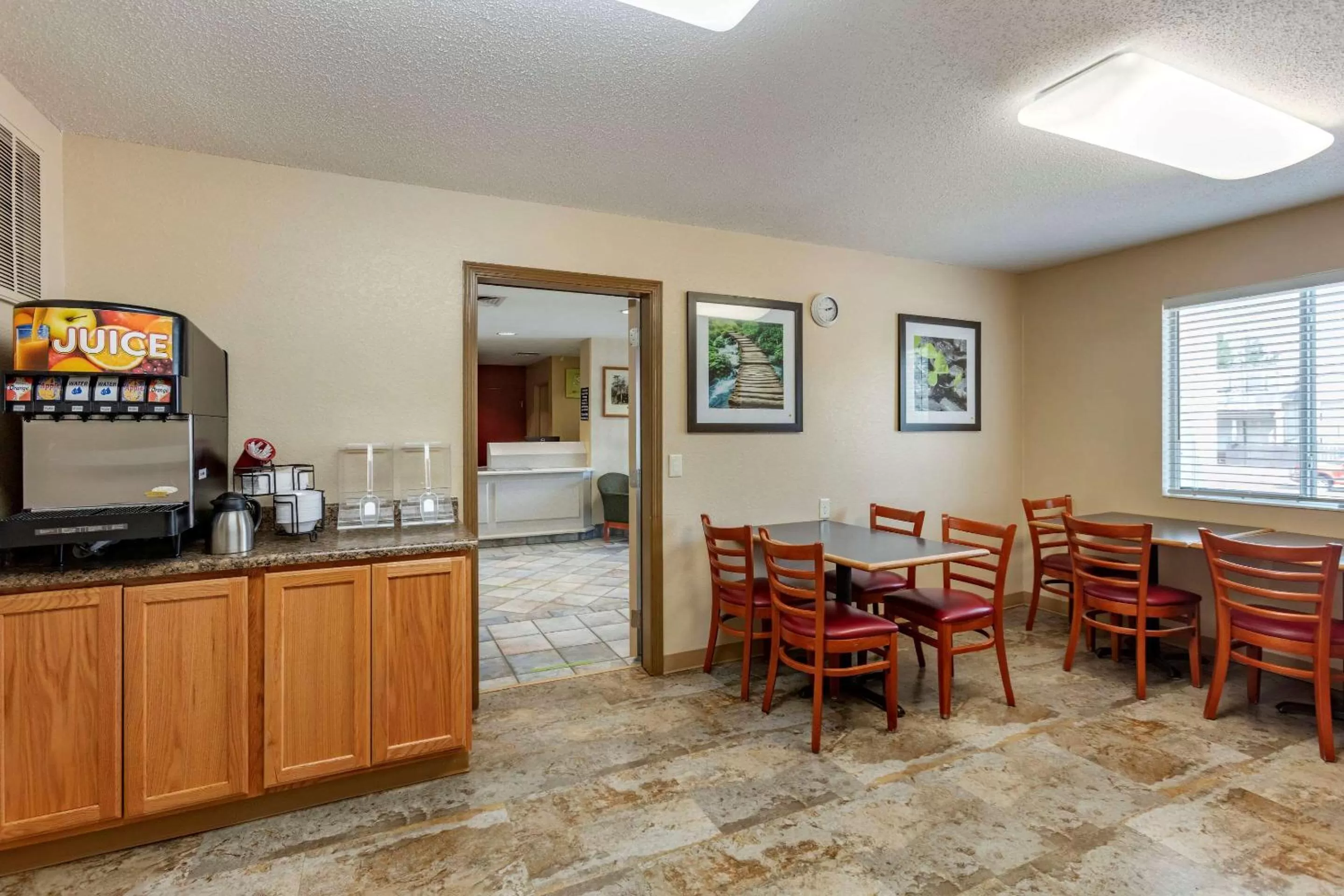 Restaurant/places to eat in Econo Lodge