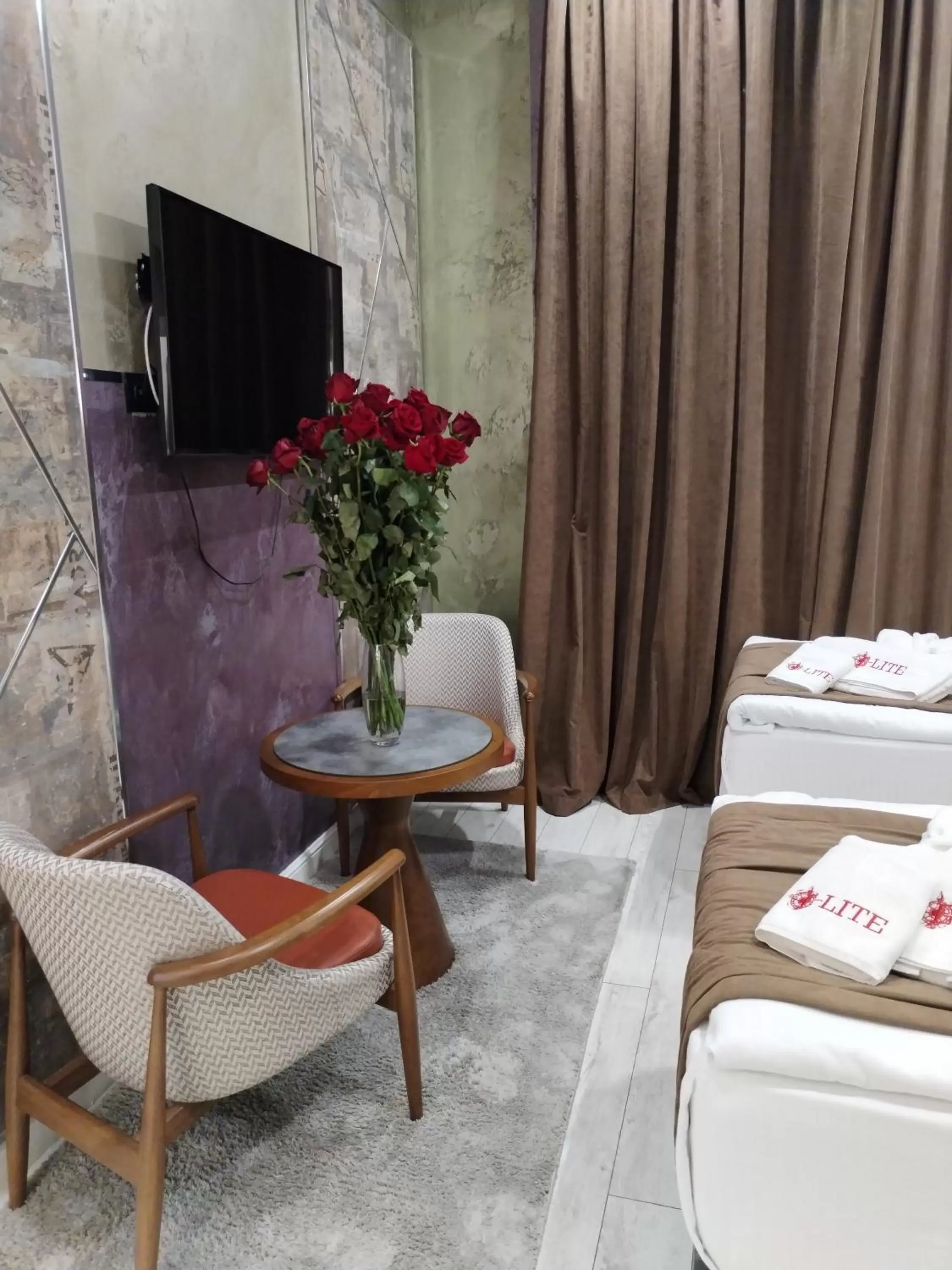 TV/Entertainment Center in E-lite& Meatador