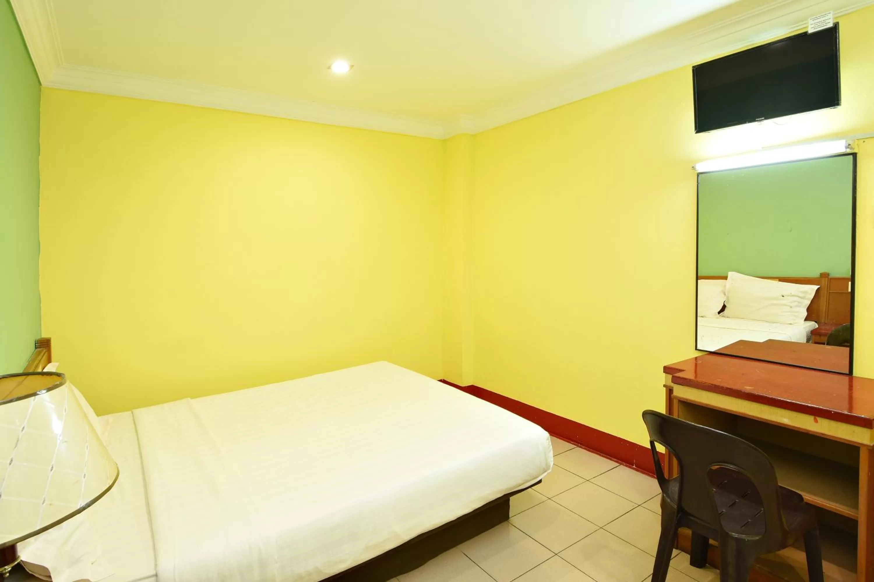 Photo of the whole room, Bed in Mandarin Inn by Glex