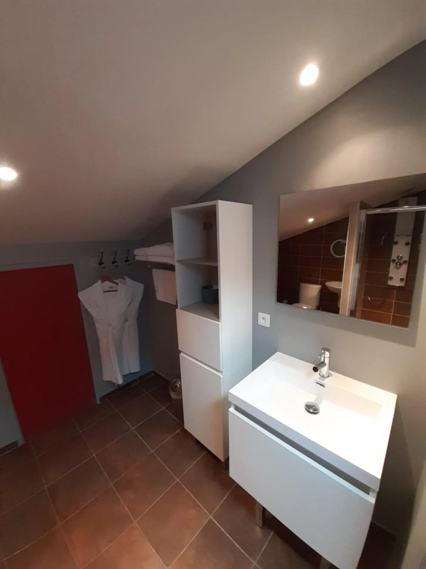 Bathroom in Logis Hôtel Restaurant Résidence