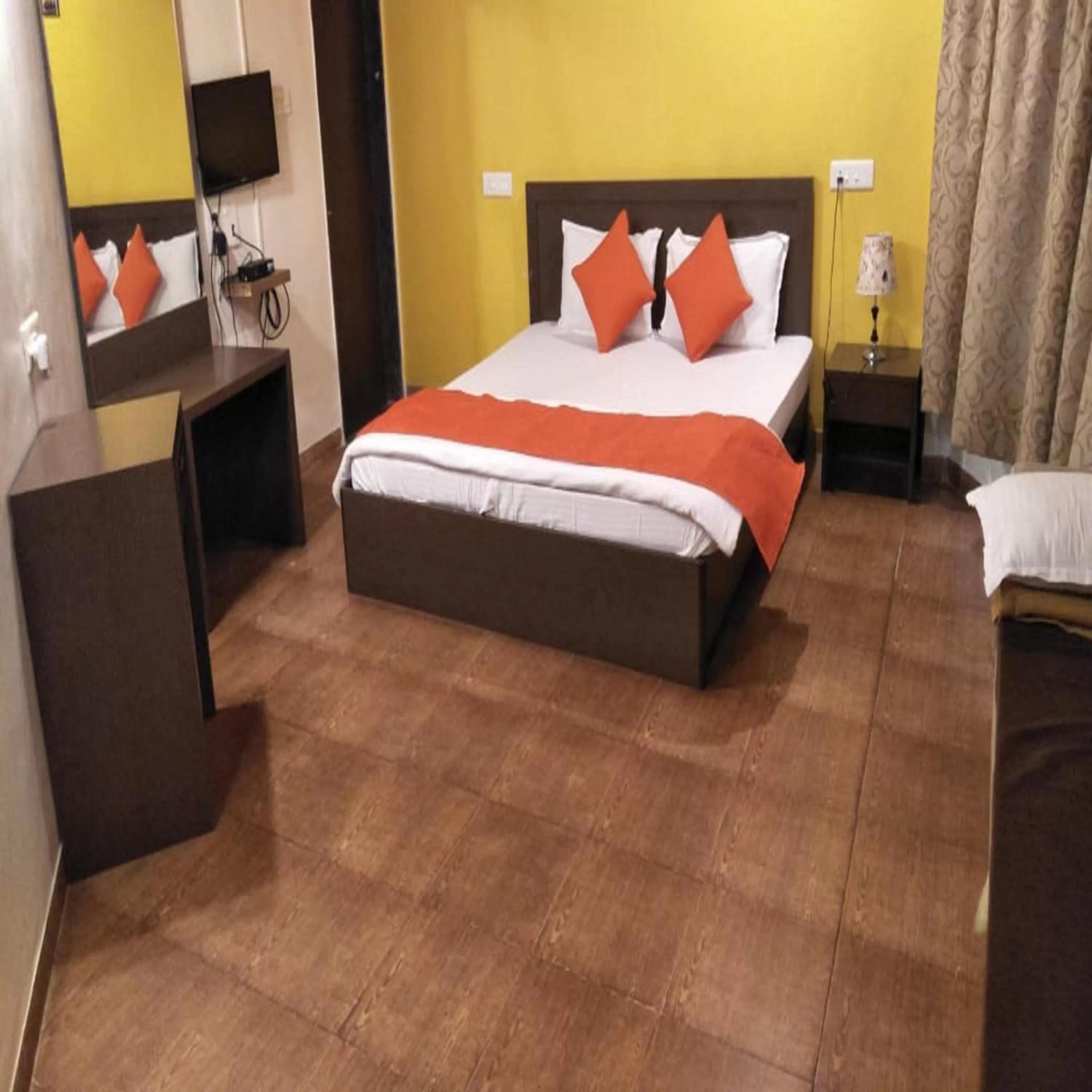 Bedroom, Bed in Jayshin Lake Vaitarna Resort - Igatpuri