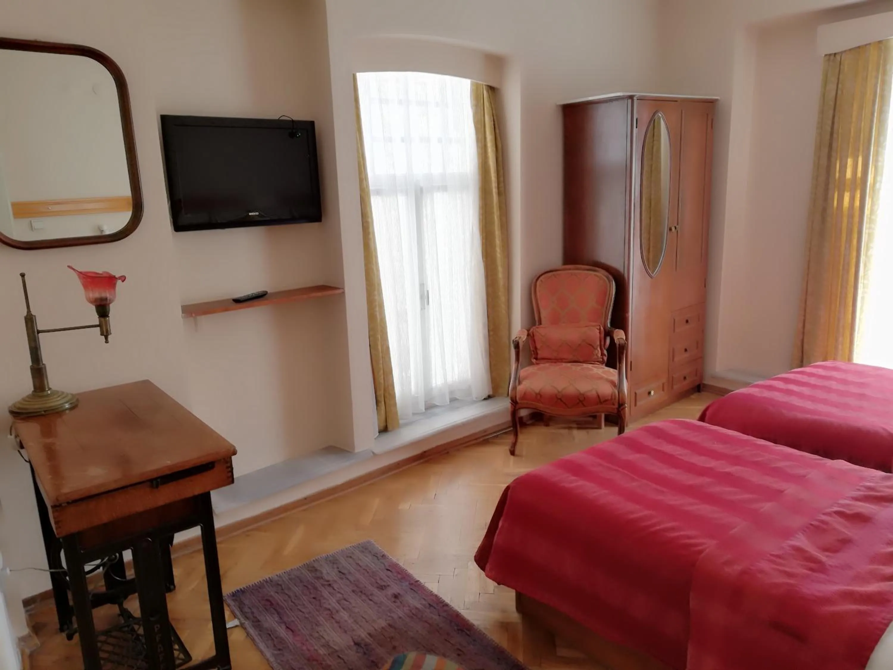 Photo of the whole room, Bed in Turkoman Hotel