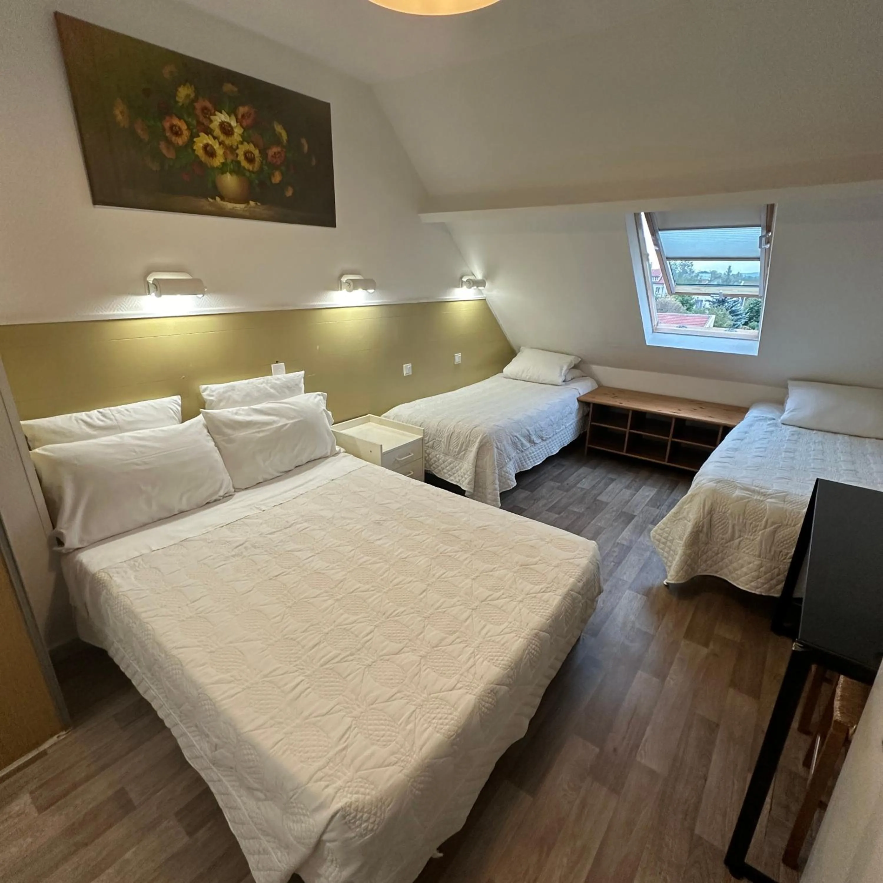 Bed in Hotel Paris Star