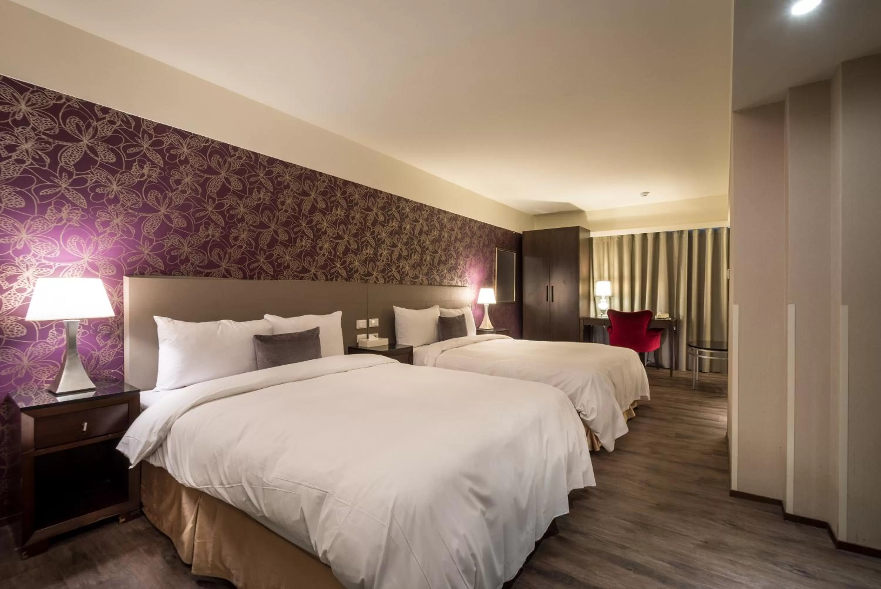 Photo of the whole room, Bed in Delight Hotel