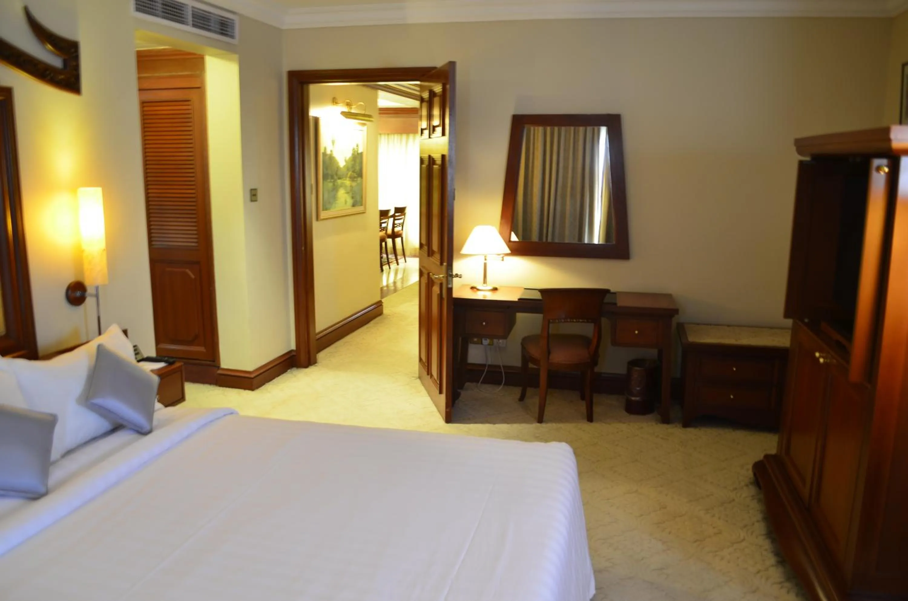 Bedroom, Bed in Hotel Cambodiana