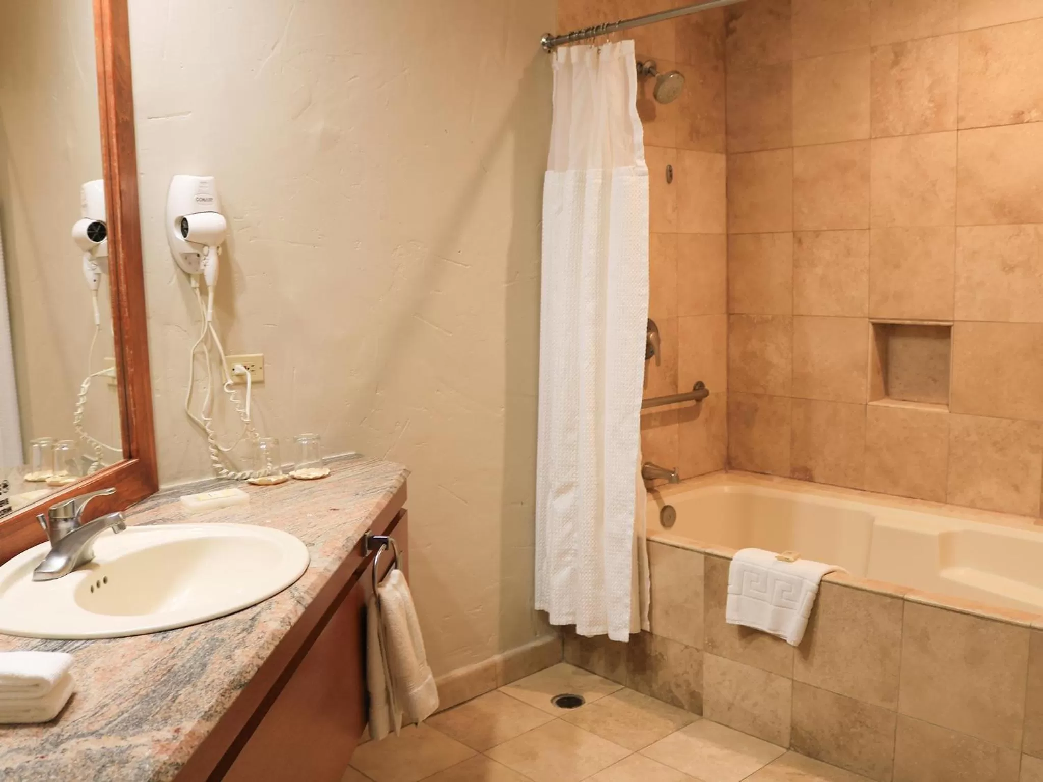 Bathroom in Hotel Coral & Marina