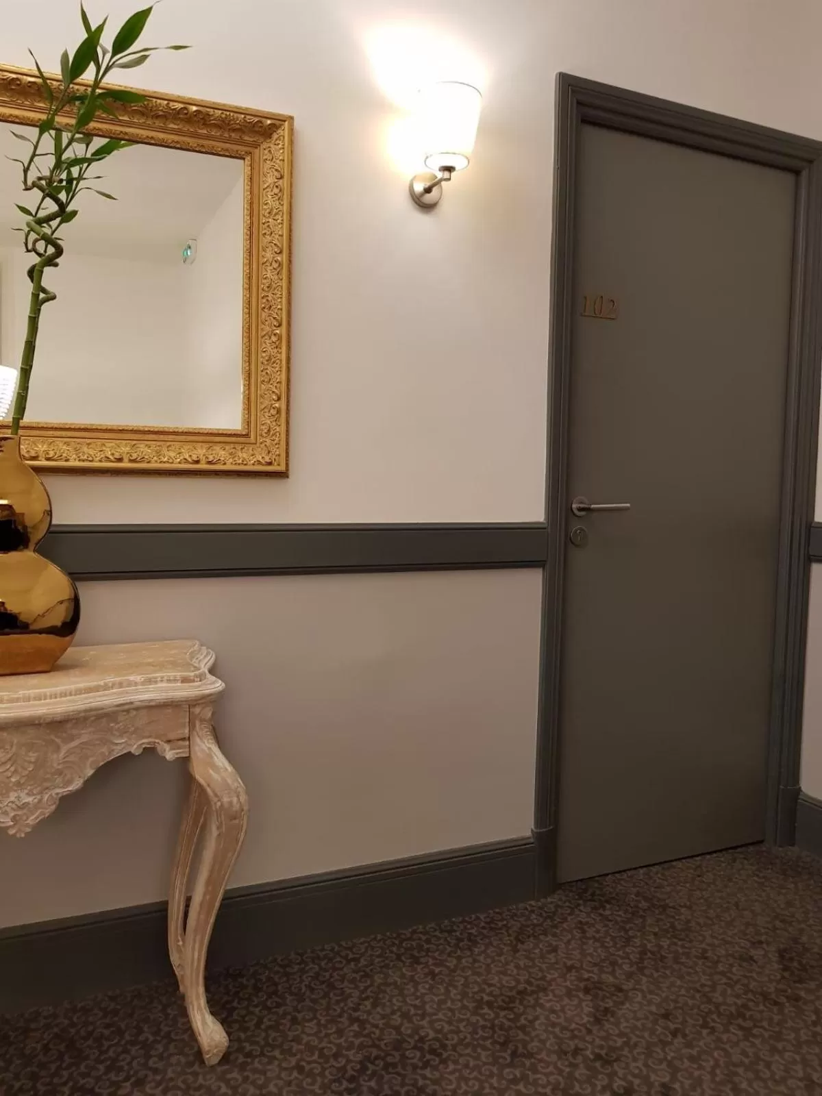 Property building in Hotel Restaurant Edmond's