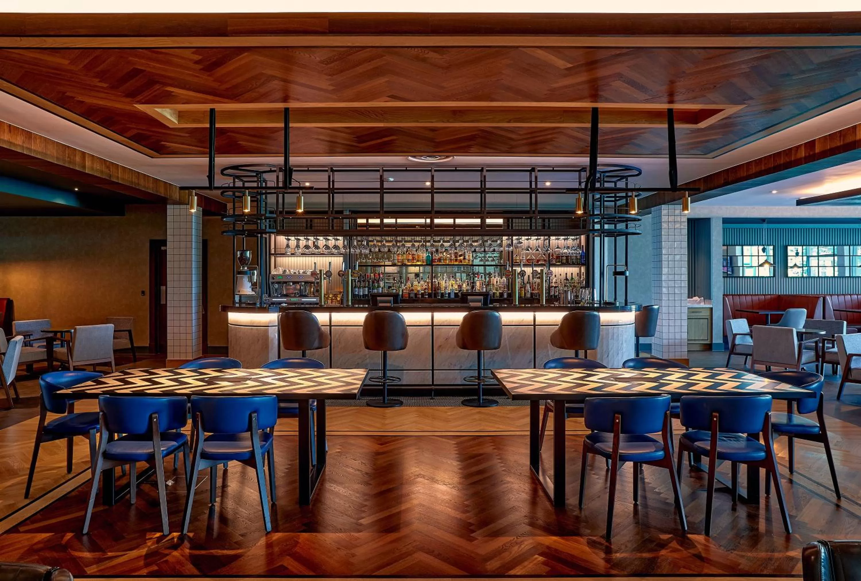 Lounge or bar in Crowne Plaza Marlow by IHG