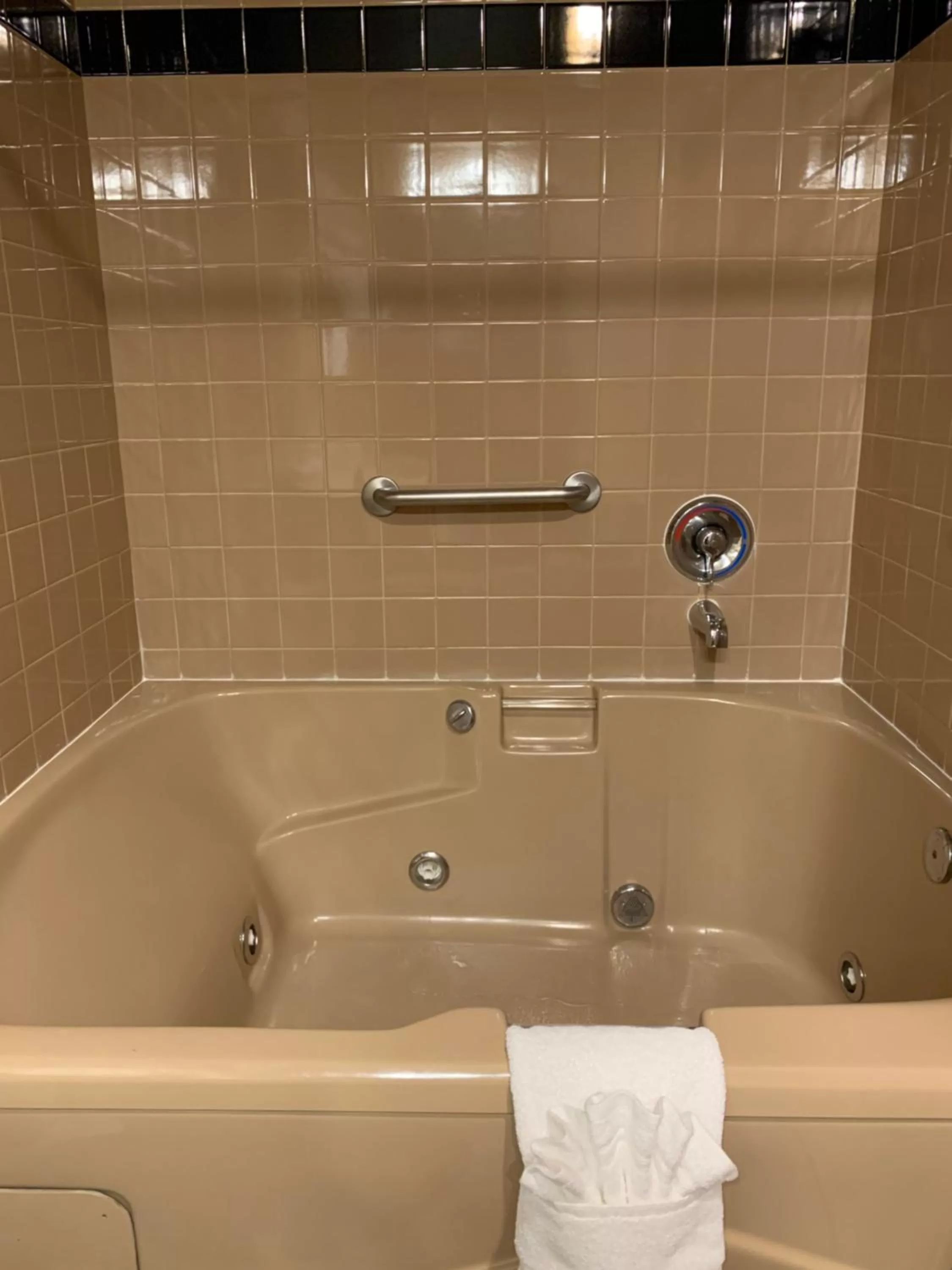 Bathroom in Coachman Inn Oak Harbor