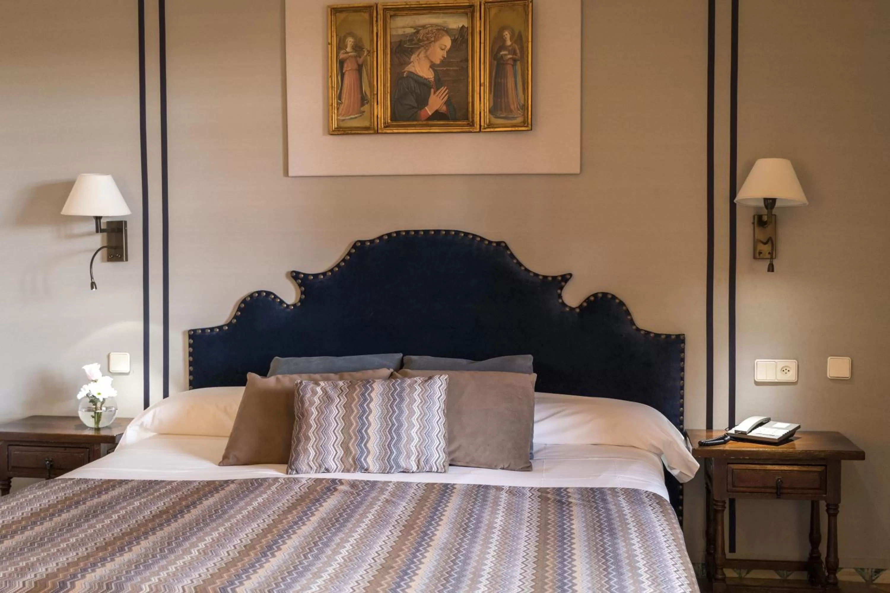 Photo of the whole room, Bed in Parador de Siguenza