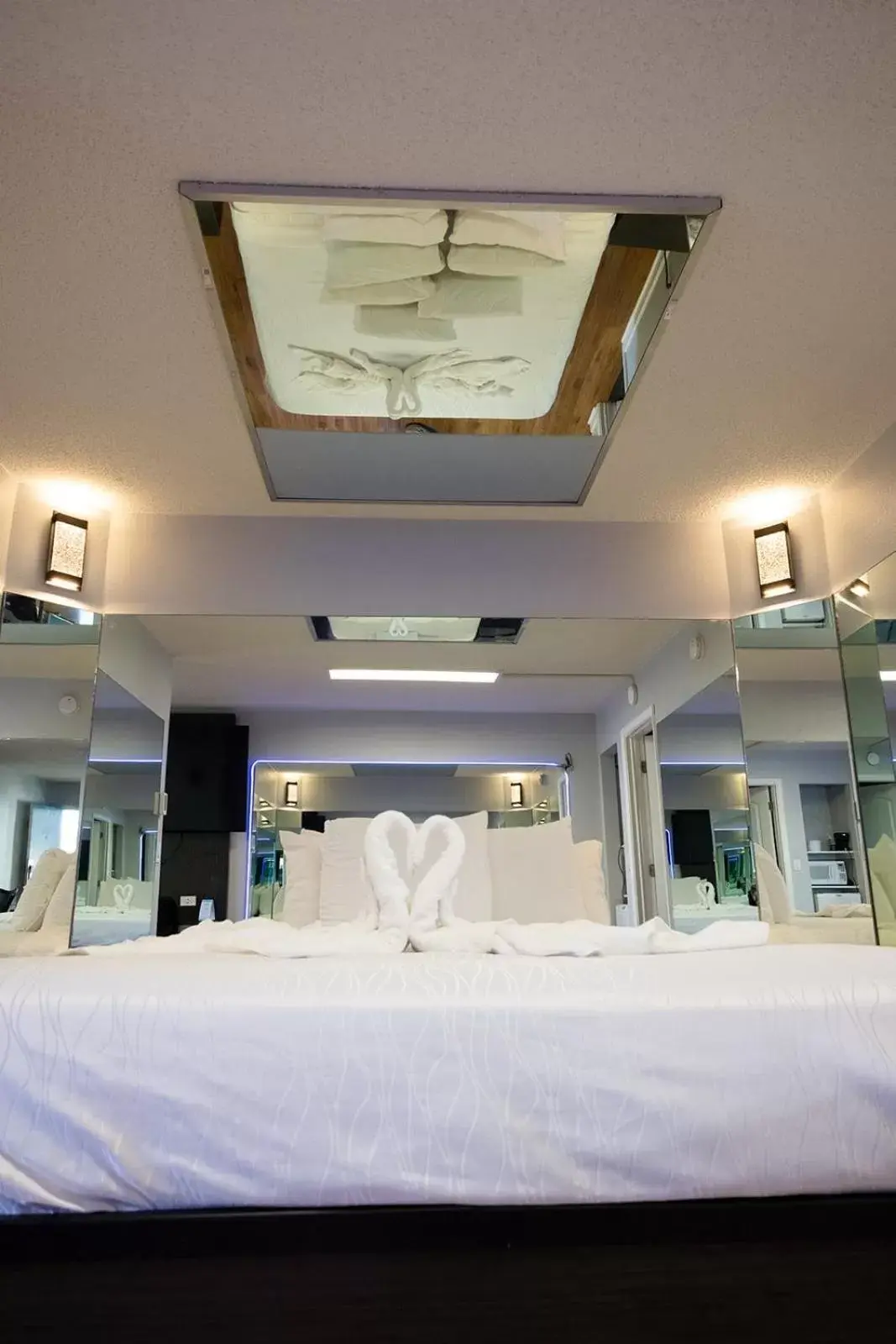 Deluxe King Suite in Envi Boutique Hotel Henderson-Evansville South Deluxe King Suite in Envi Boutique Hotel Henderson-Evansville South