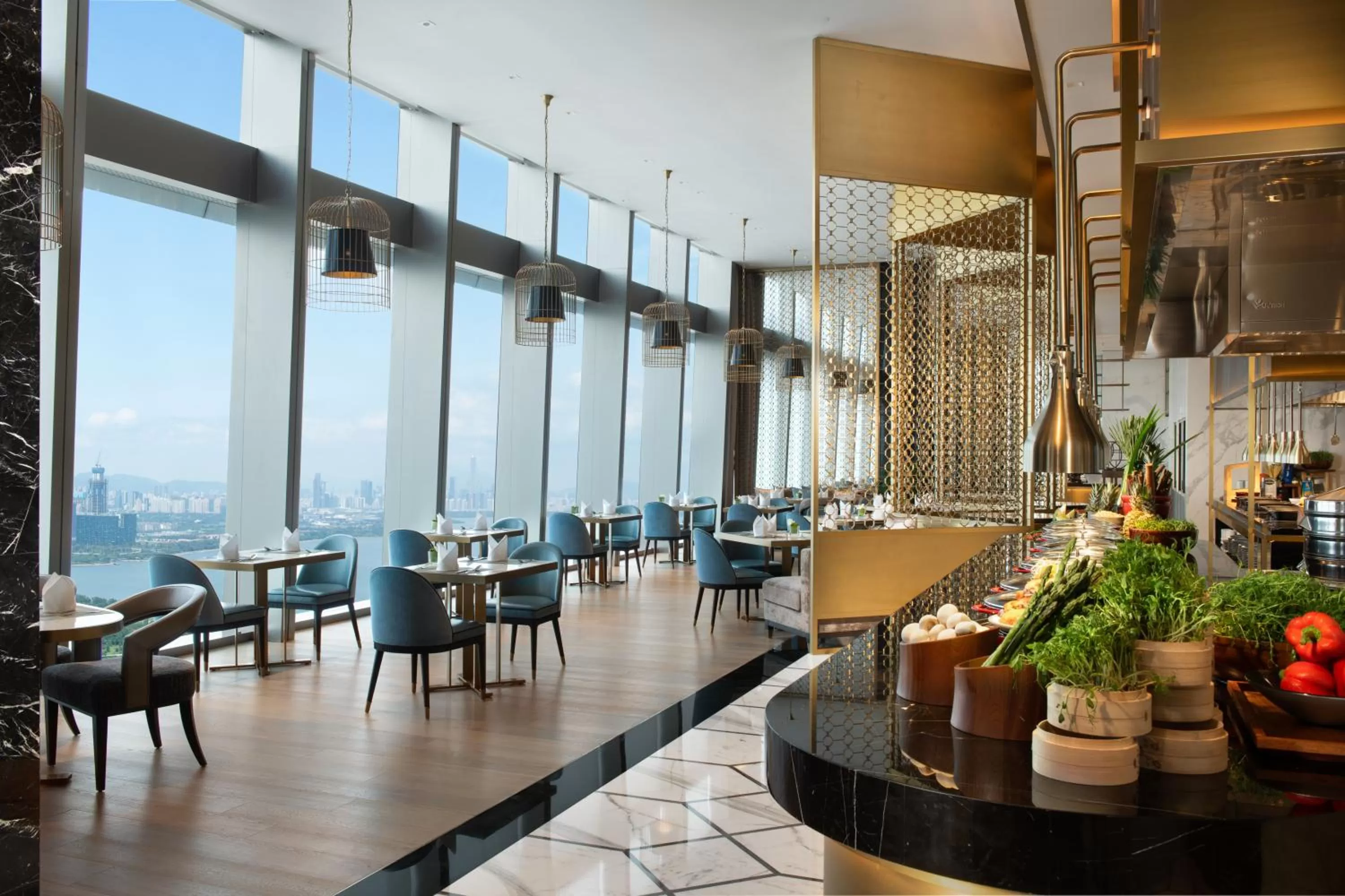 Restaurant/places to eat in Raffles Shenzhen, Situated in the heart of One Shenzhen Bay, Book Now to Enjoy Free Minibar and Happy Hour Privileges at Long Bar on 71F