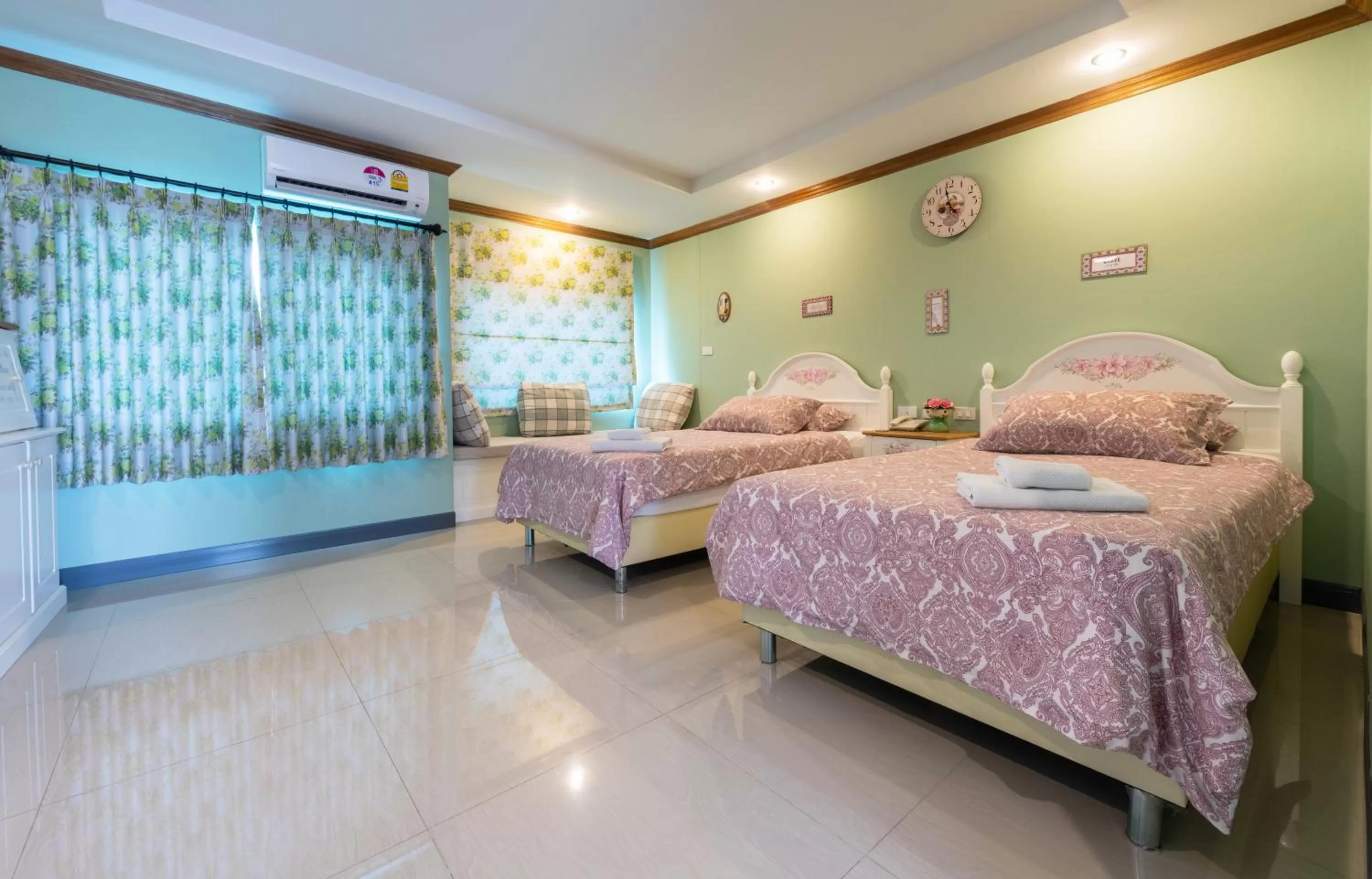 Bedroom, Bed in The Lilly Hotel