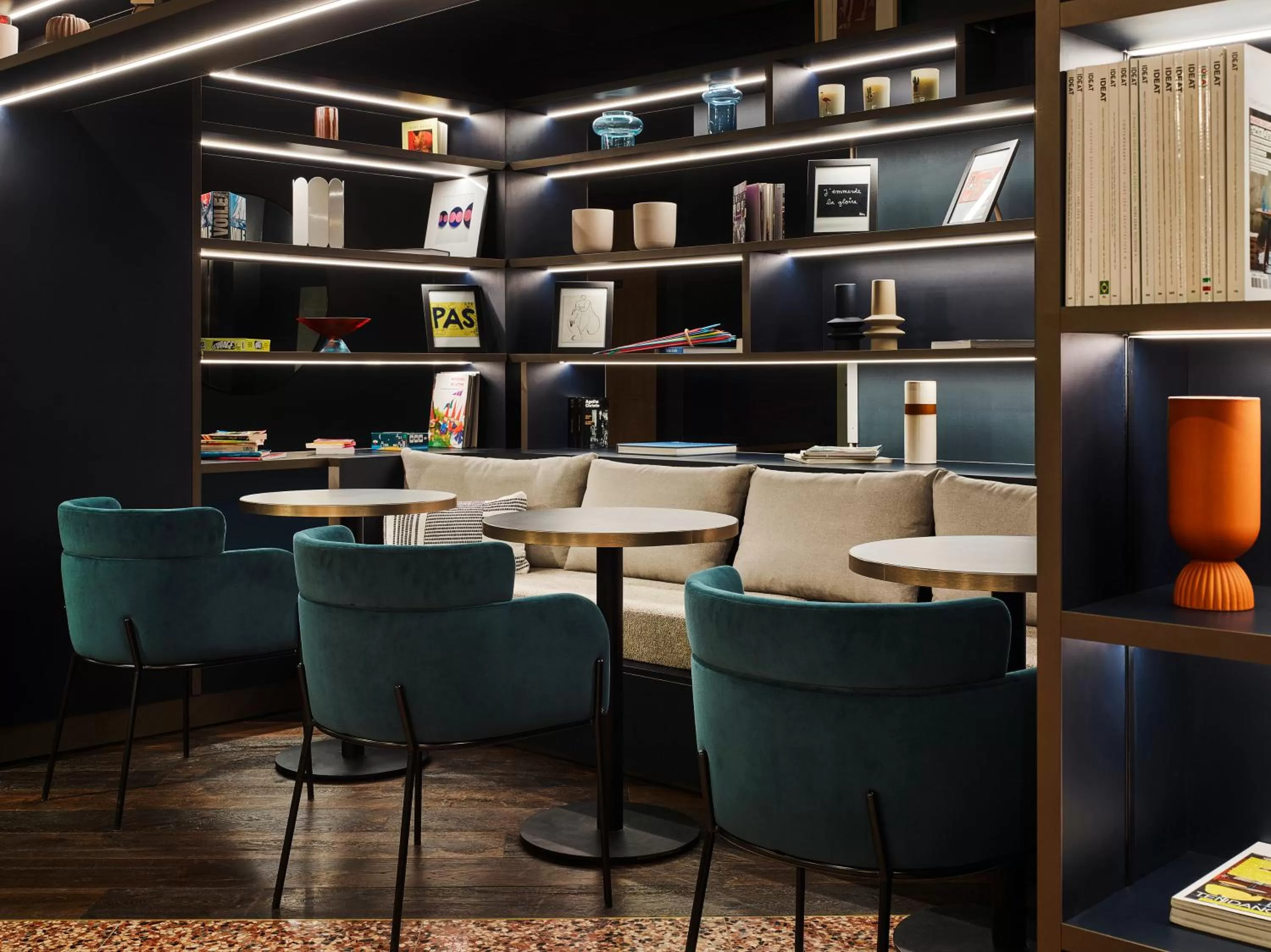 Seating area in Mercure Hôtel Le Touquet