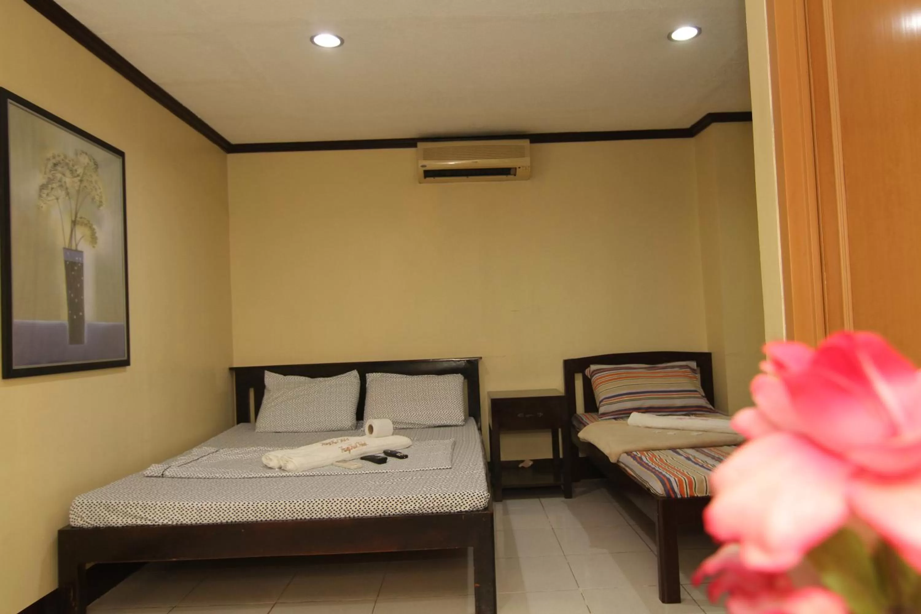 Bedroom, Bed in Honey Hunt House