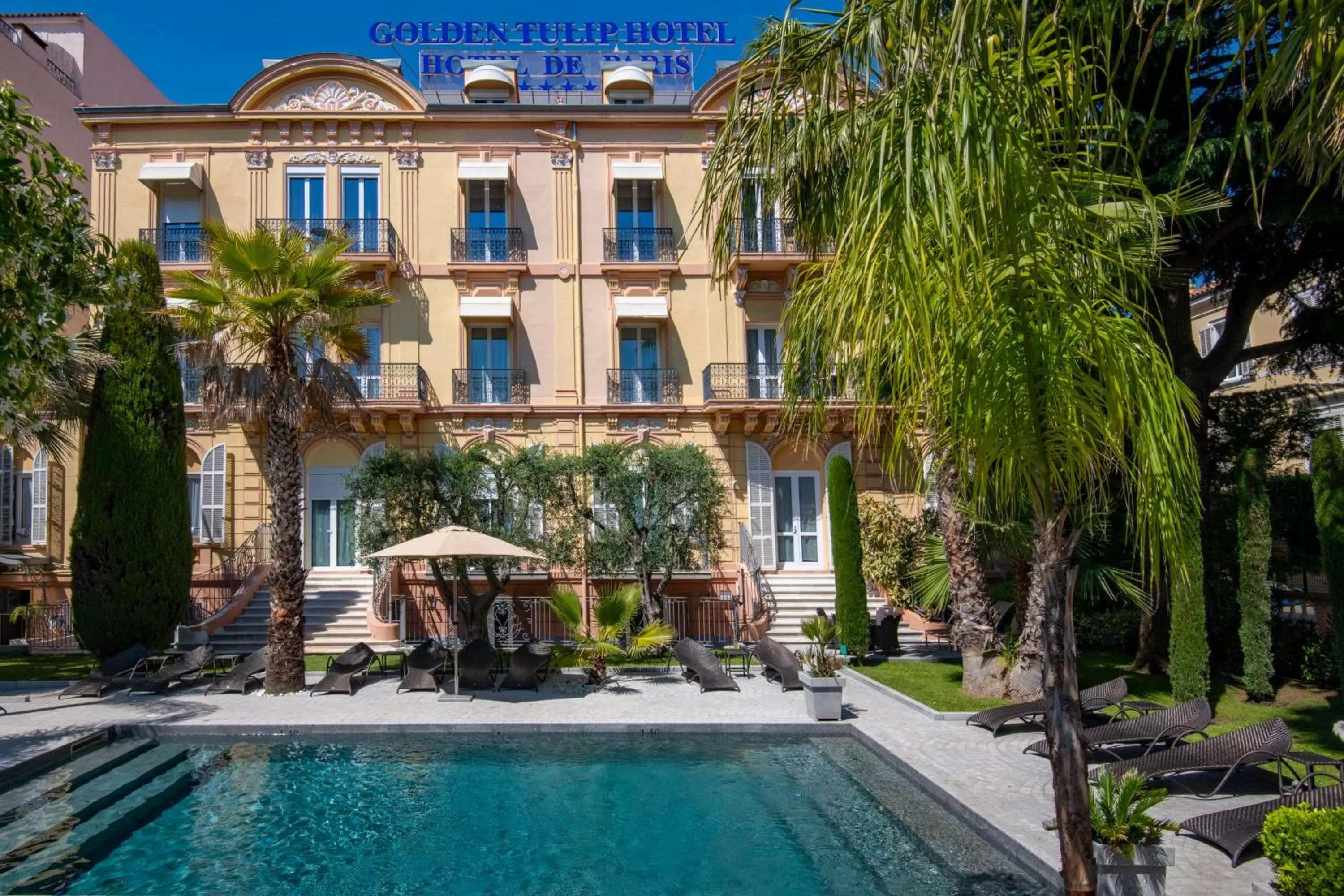 Property building in GOLDEN TULIP CANNES HOTEL de PARIS
