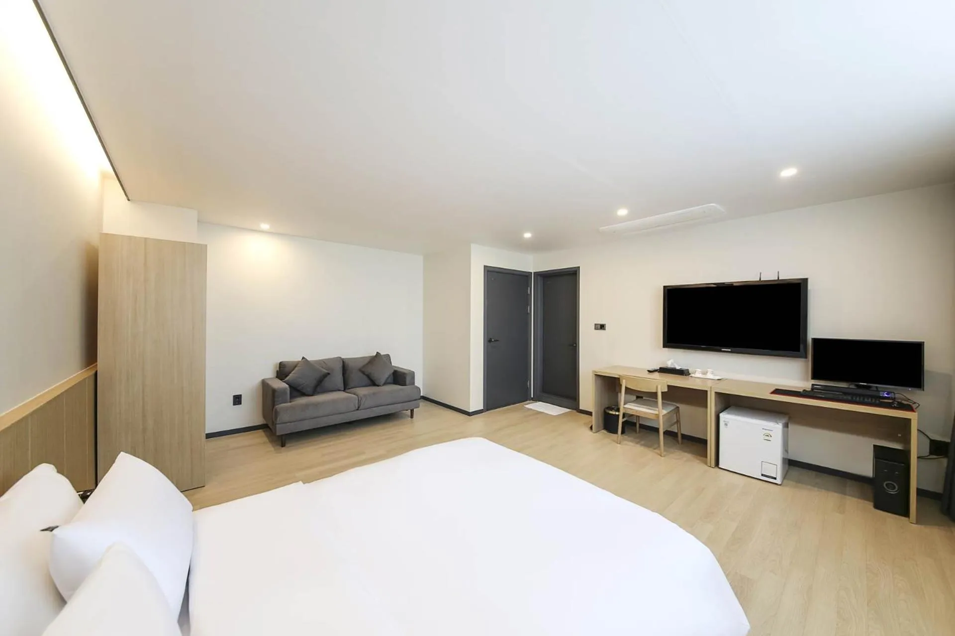 Bed in Benikea hotel