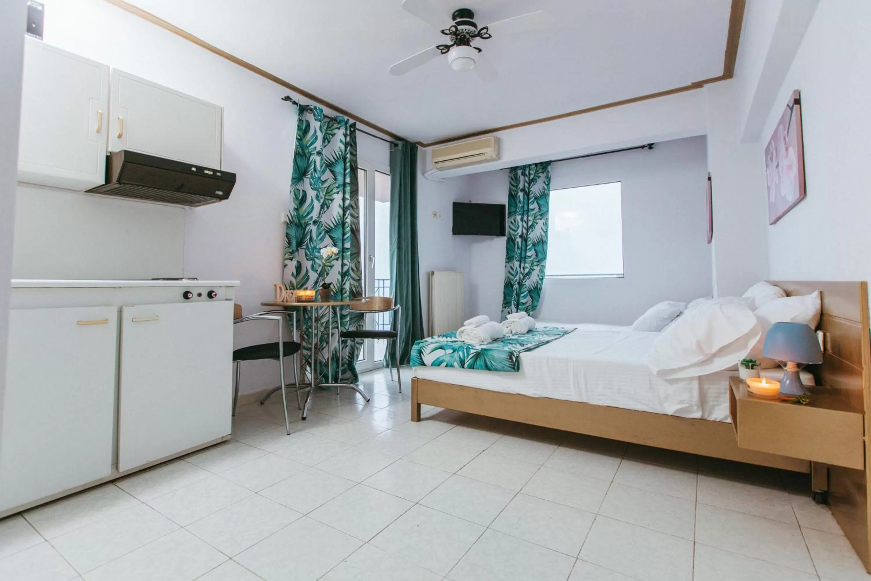 Property building in Hotel Christina - Happy Days