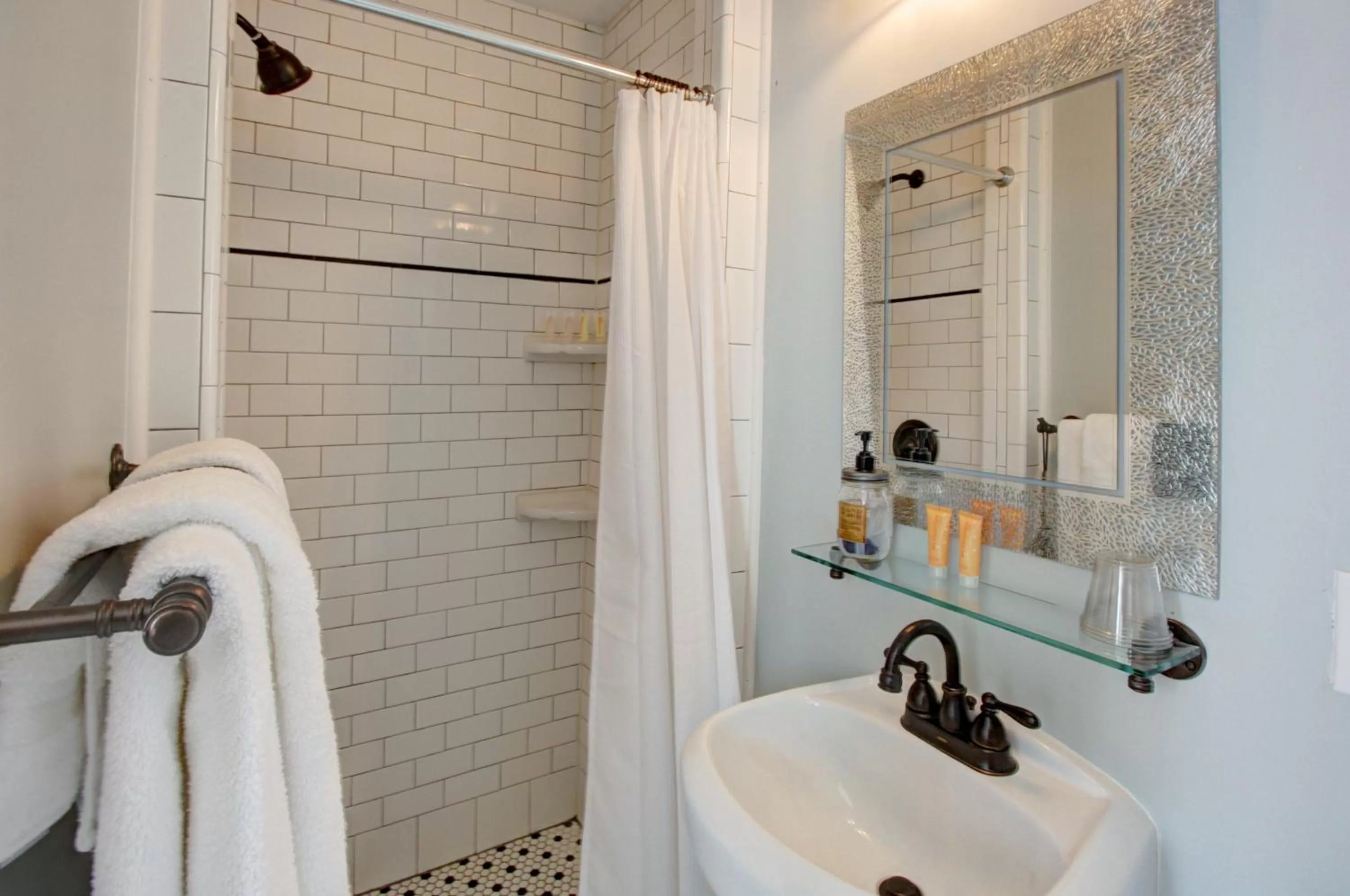 Toilet in Inn on the Riverwalk