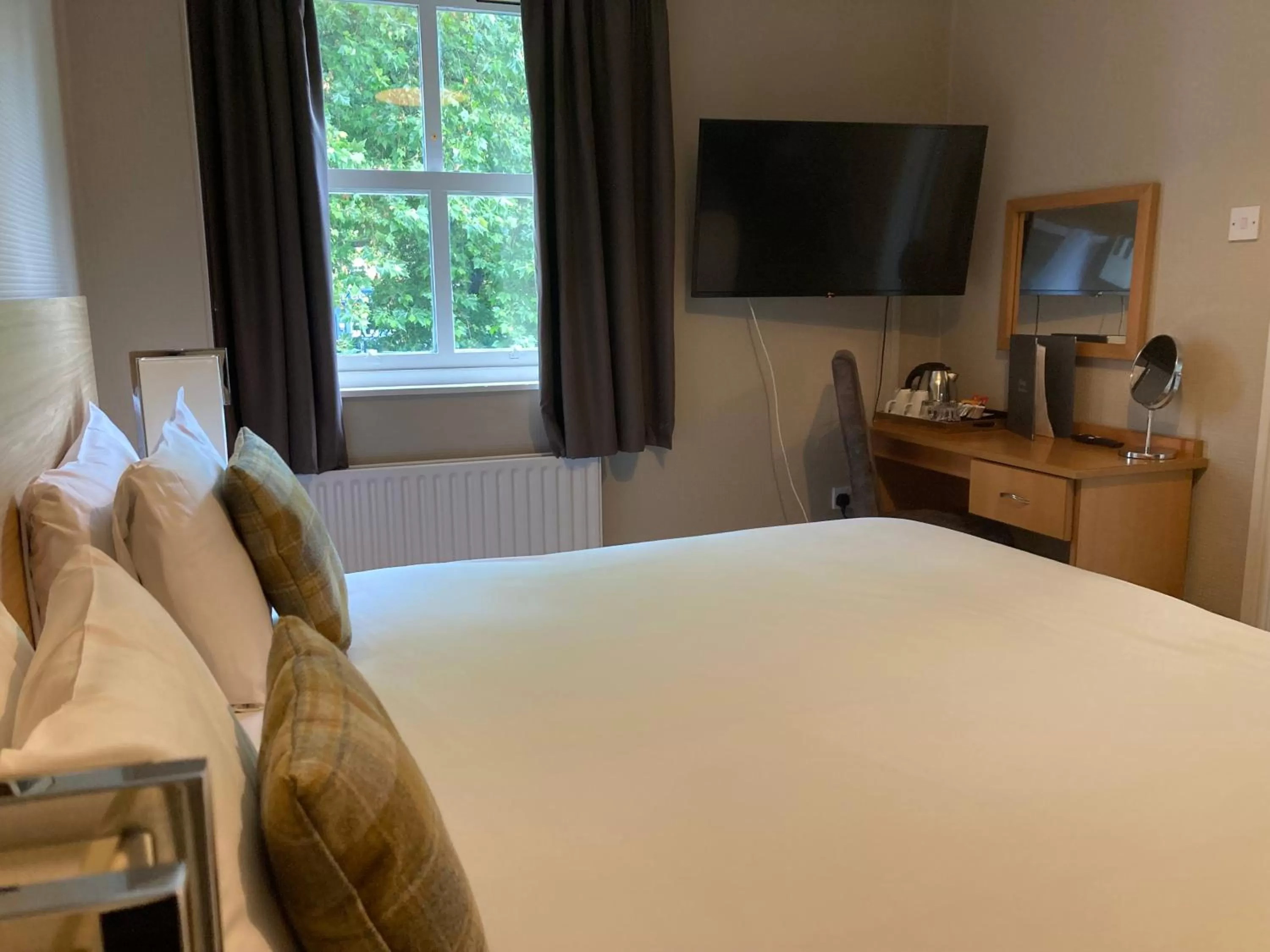 Bedroom, Bed in The Oxnoble