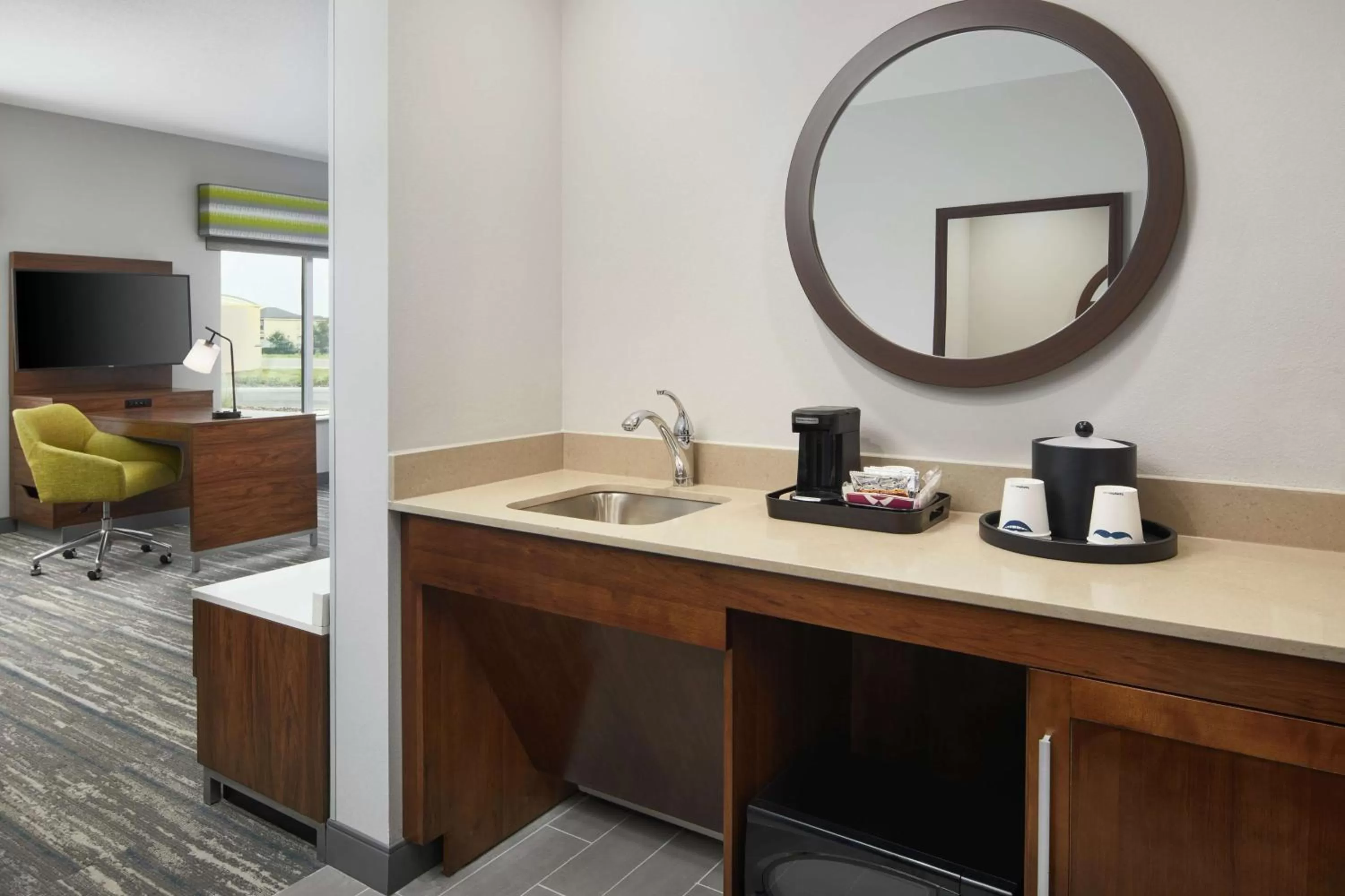 Living room in Hampton Inn Odessa Trinity