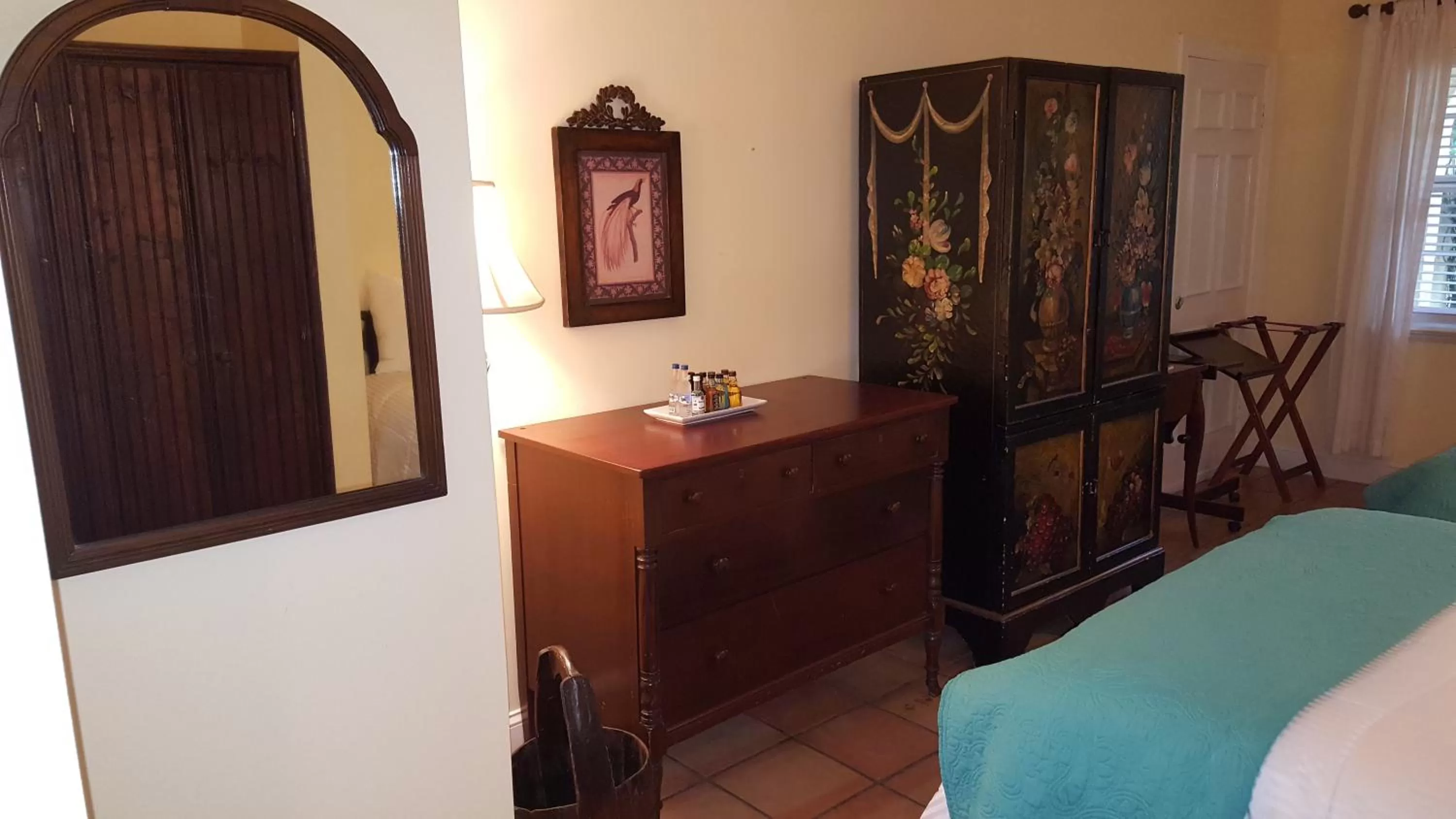 Bedroom, Bed in The Caribbean Court Boutique Hotel