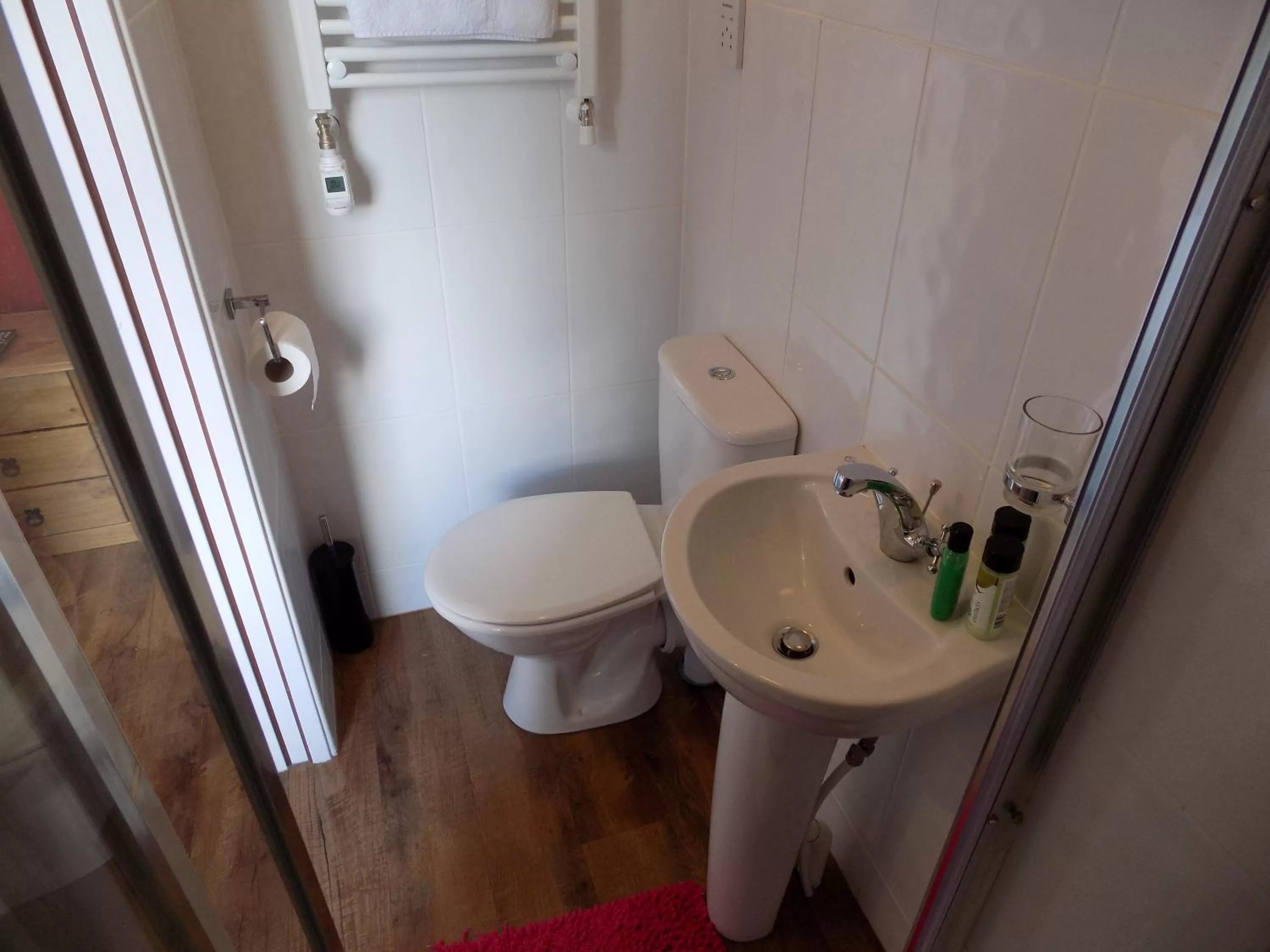 Bathroom in River Lodge B&B Ltd