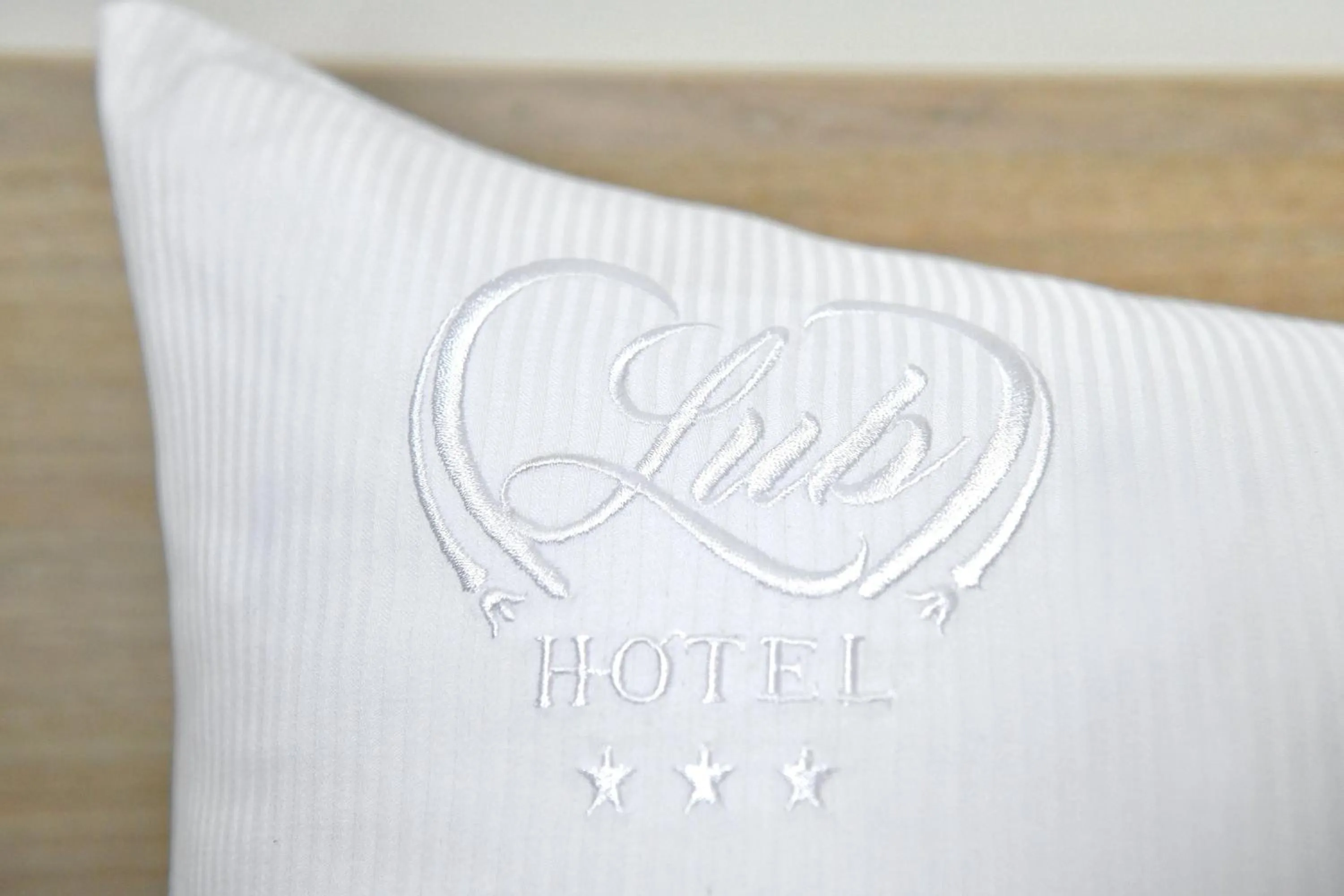 Logo/Certificate/Sign, Bed in Lubhotel