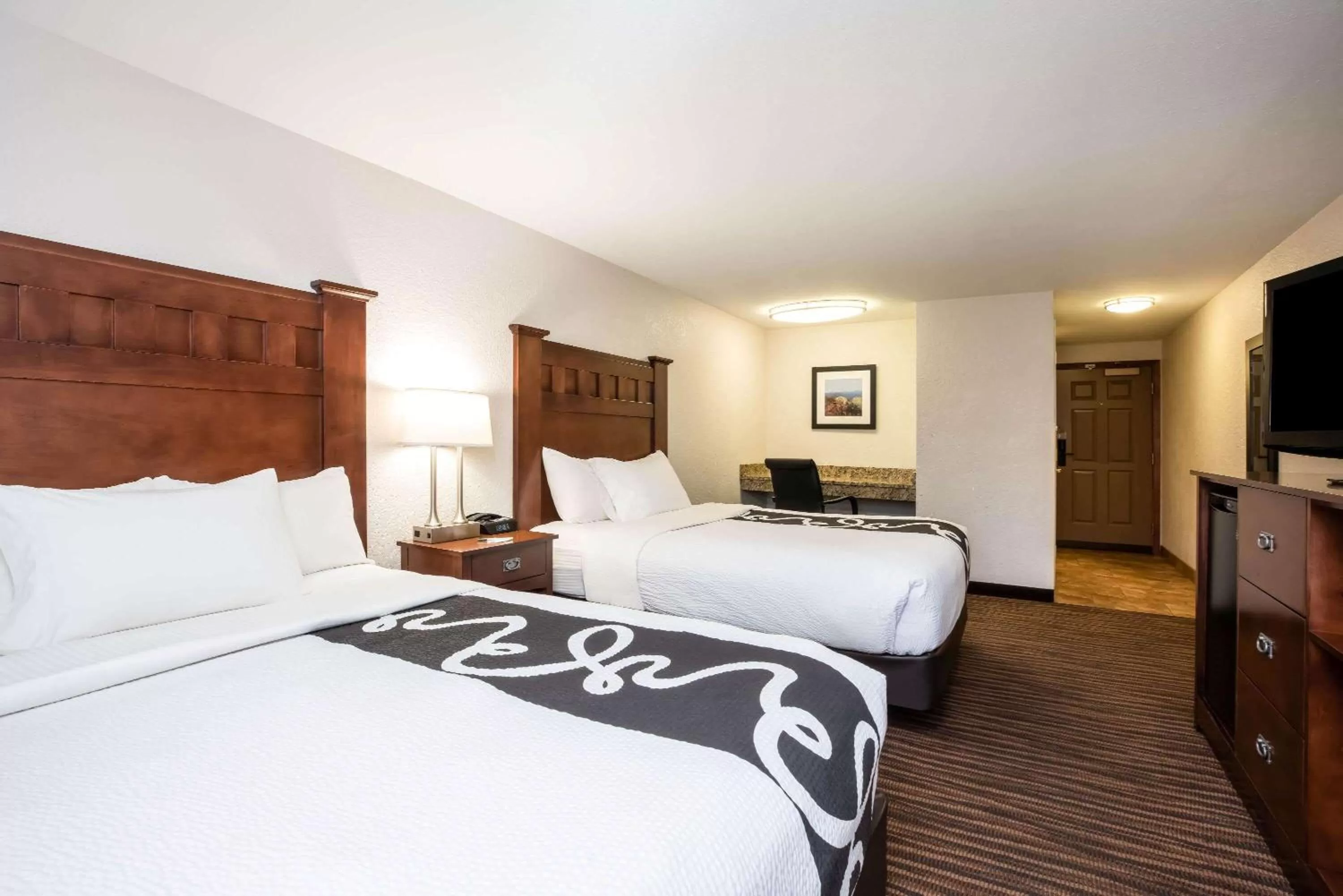 Photo of the whole room, Bed in La Quinta Inn by Wyndham Bend