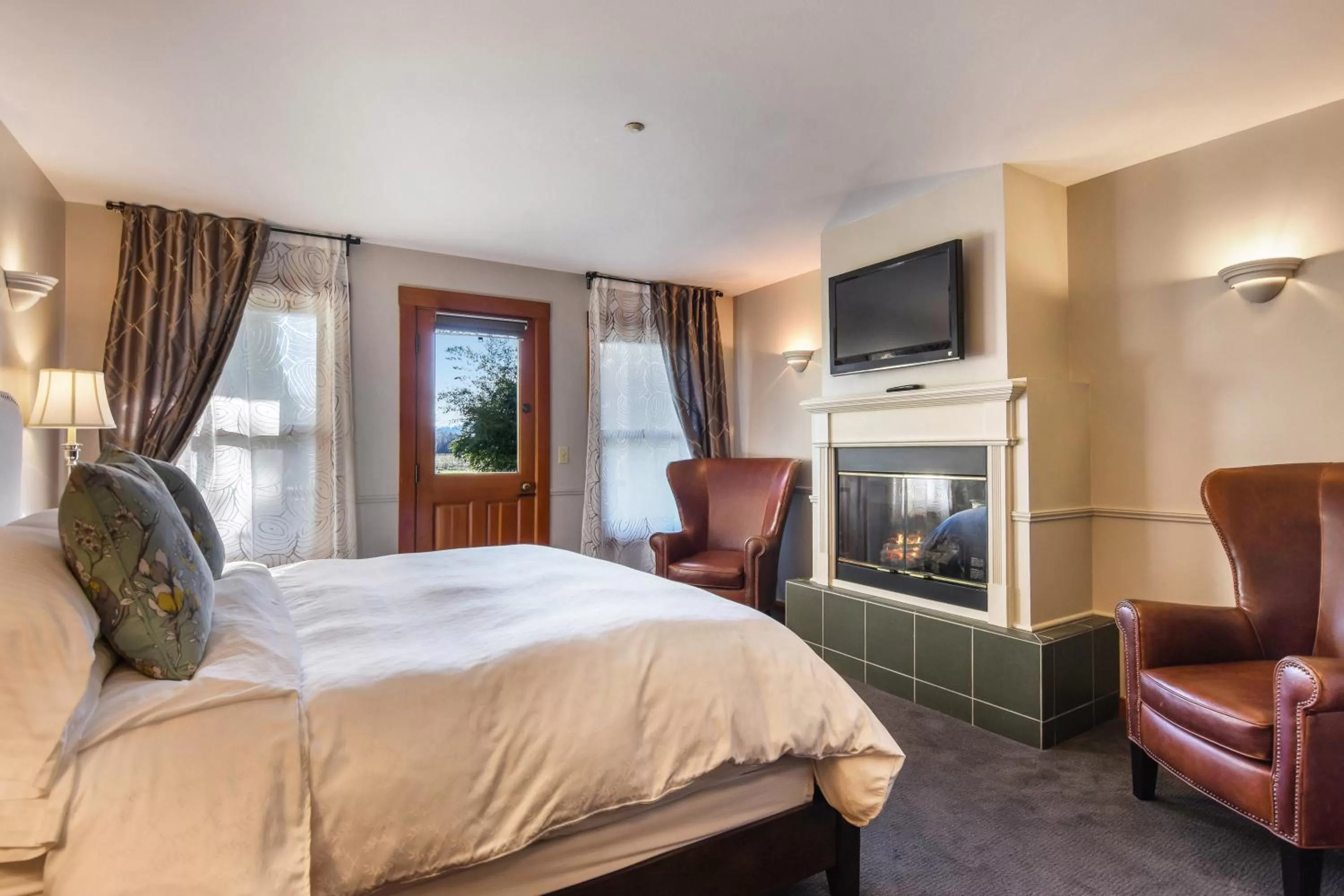 Bed in Wild Iris Inn