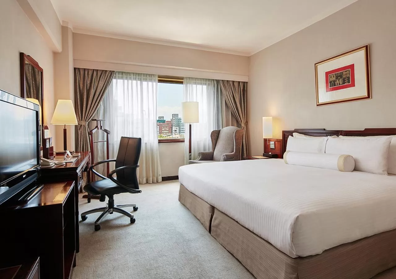 Adjoining Double Room in The Howard Plaza Hotel Taipei