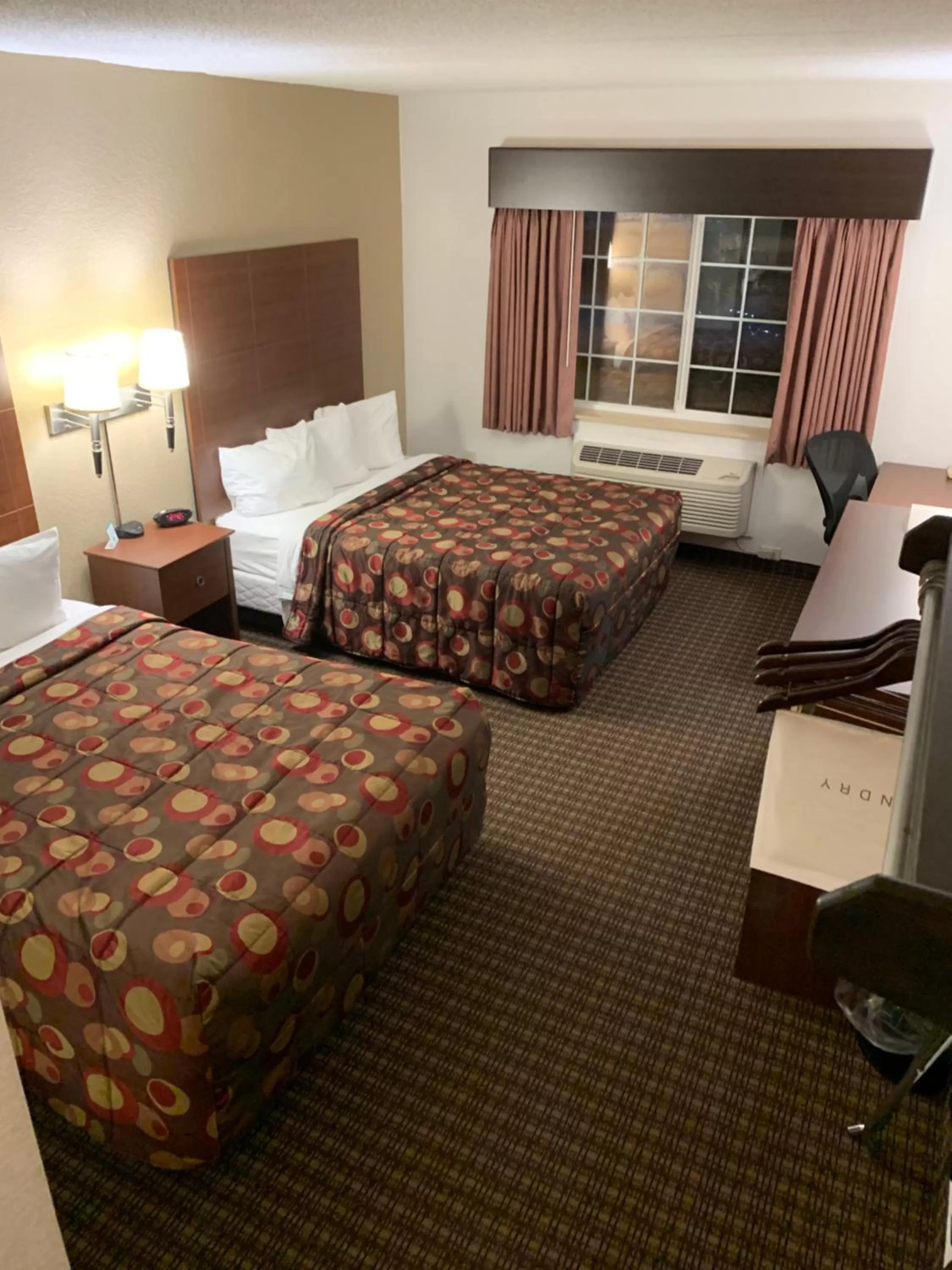 Bed in Nichols Inn of Red Wing