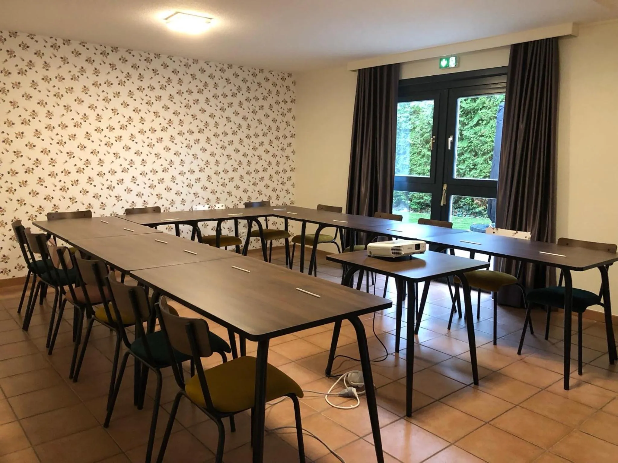 Business facilities in Hotel Arc-En-Ciel Colmar Contact Hotel