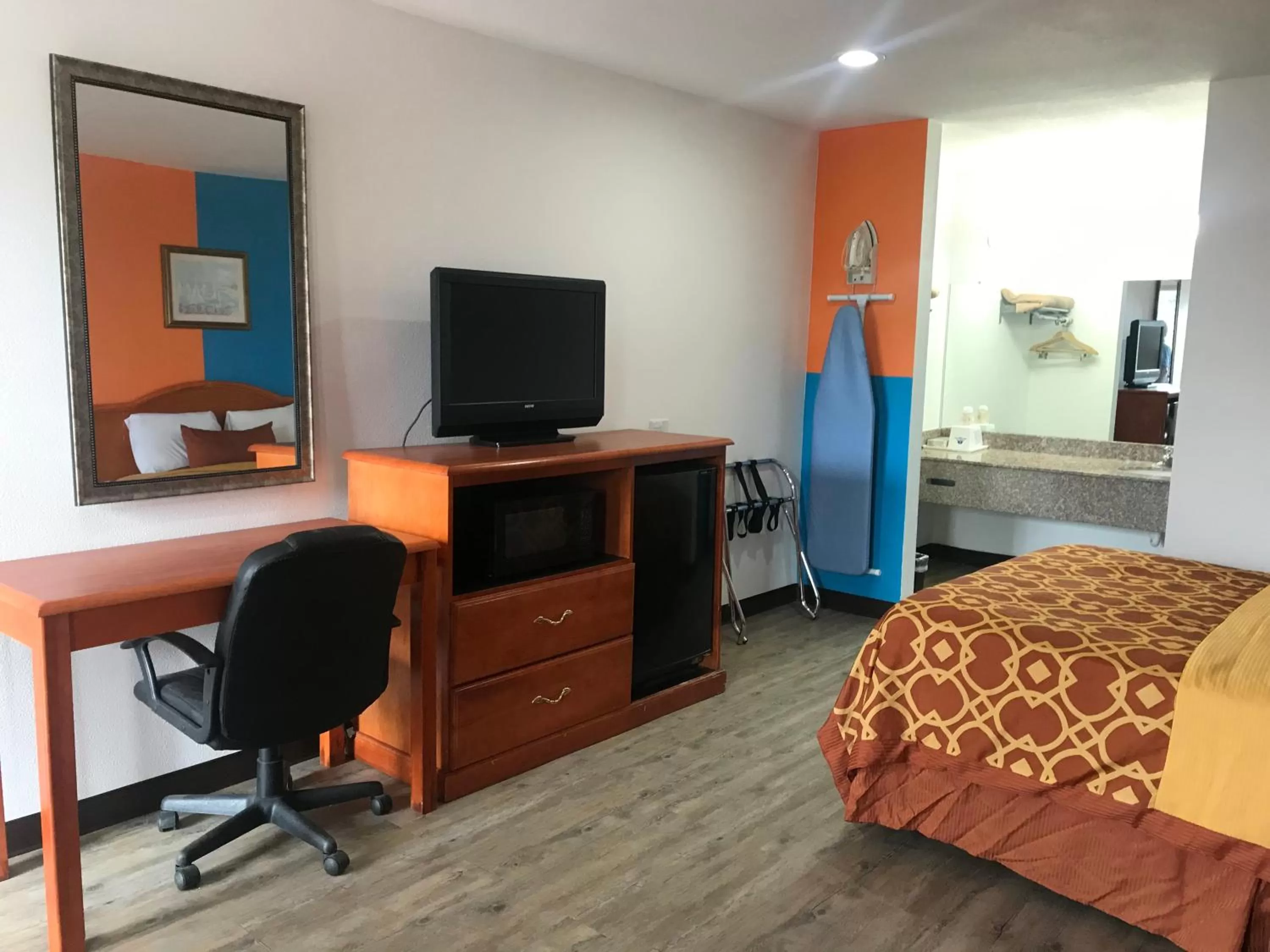 Bed in Americas Best Value Inn Bowie