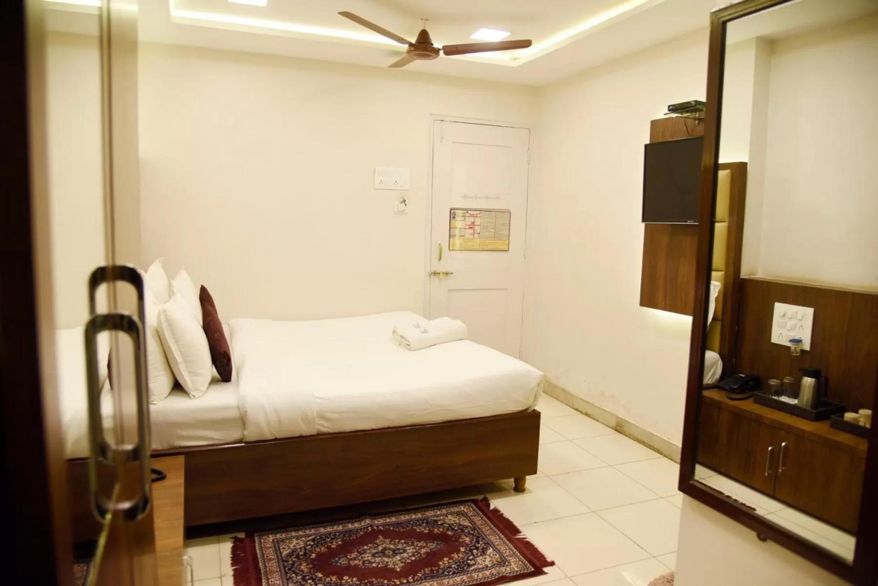 Bedroom, Bed in Hotel Sai Yatri