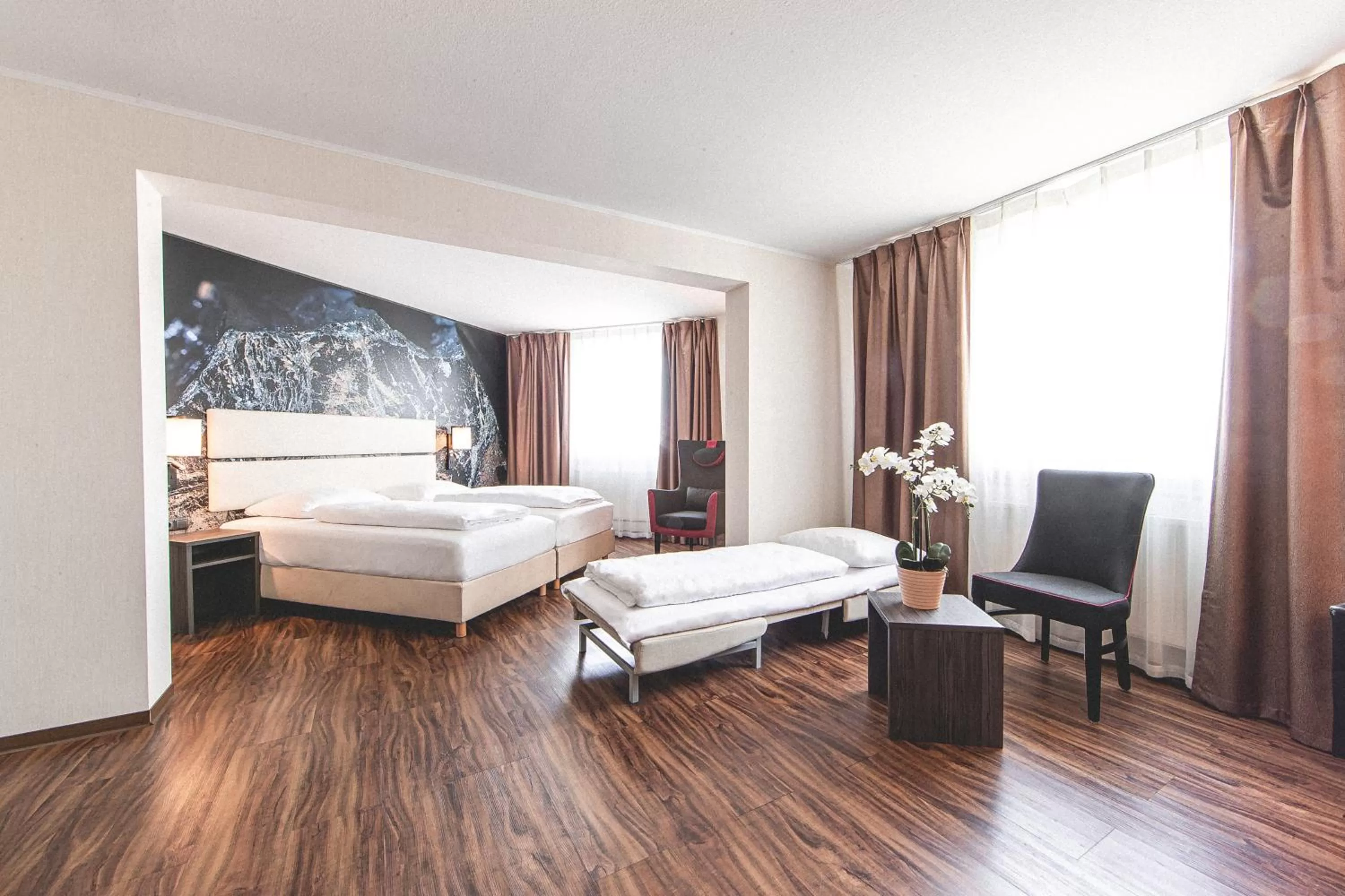 Photo of the whole room, Bed in PLAZA Hotel Hanau