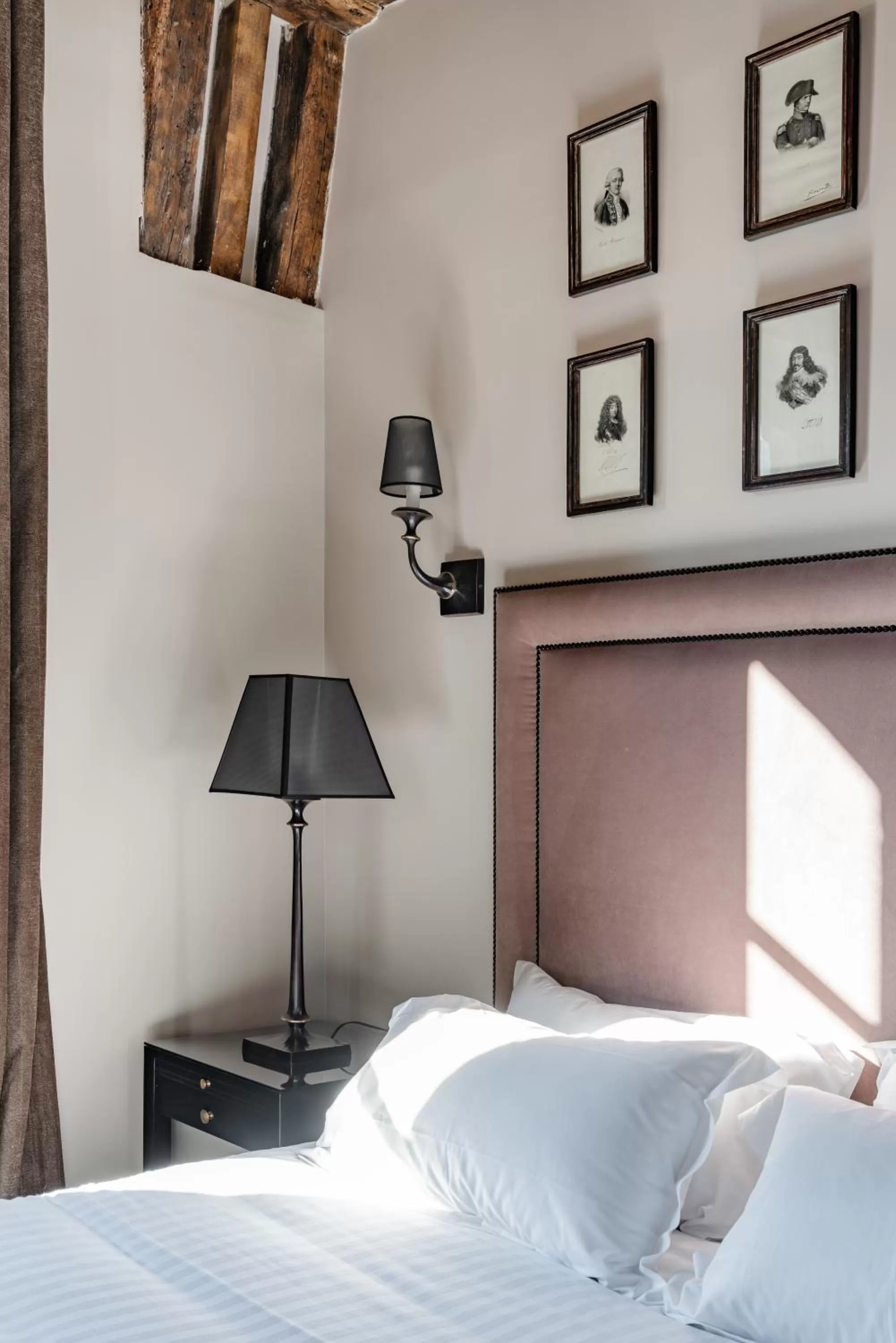 Bed in Hôtel Le Presbytère