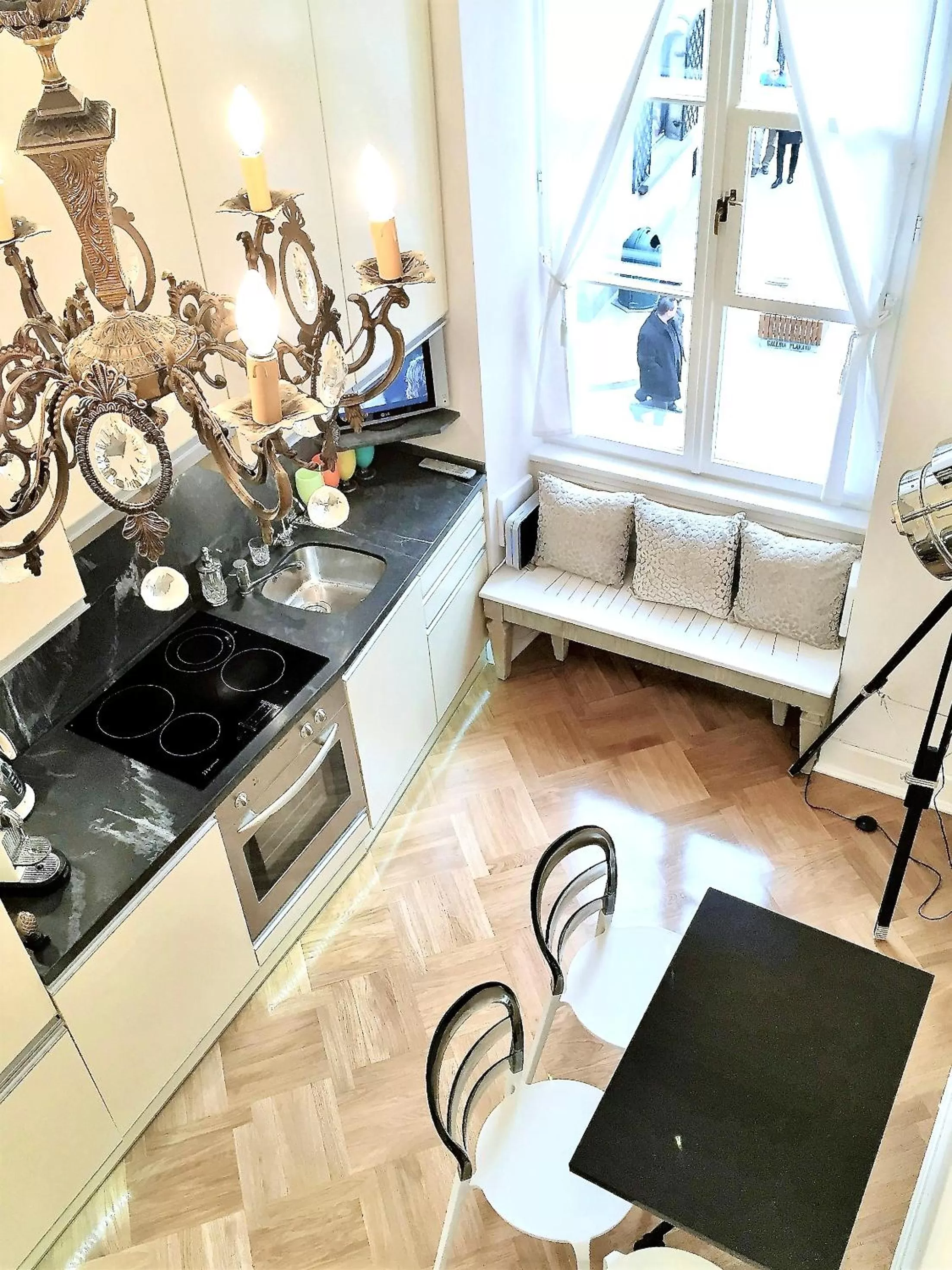 Kitchen or kitchenette in MONDRIAN Luxury Apartments Old Town