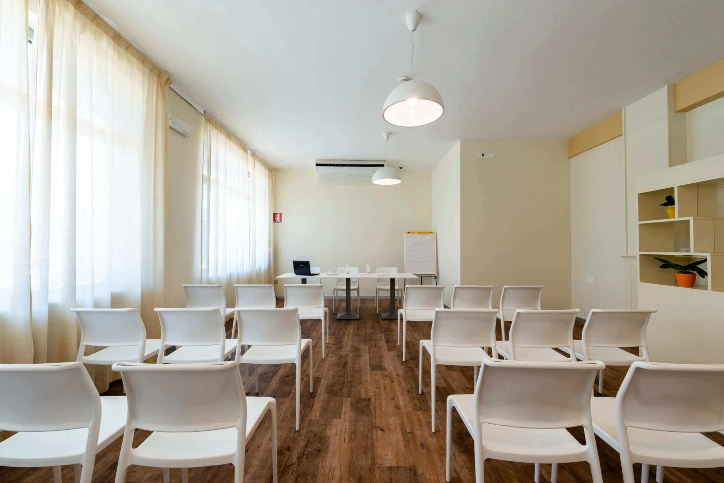 Business facilities in Hotel Regent