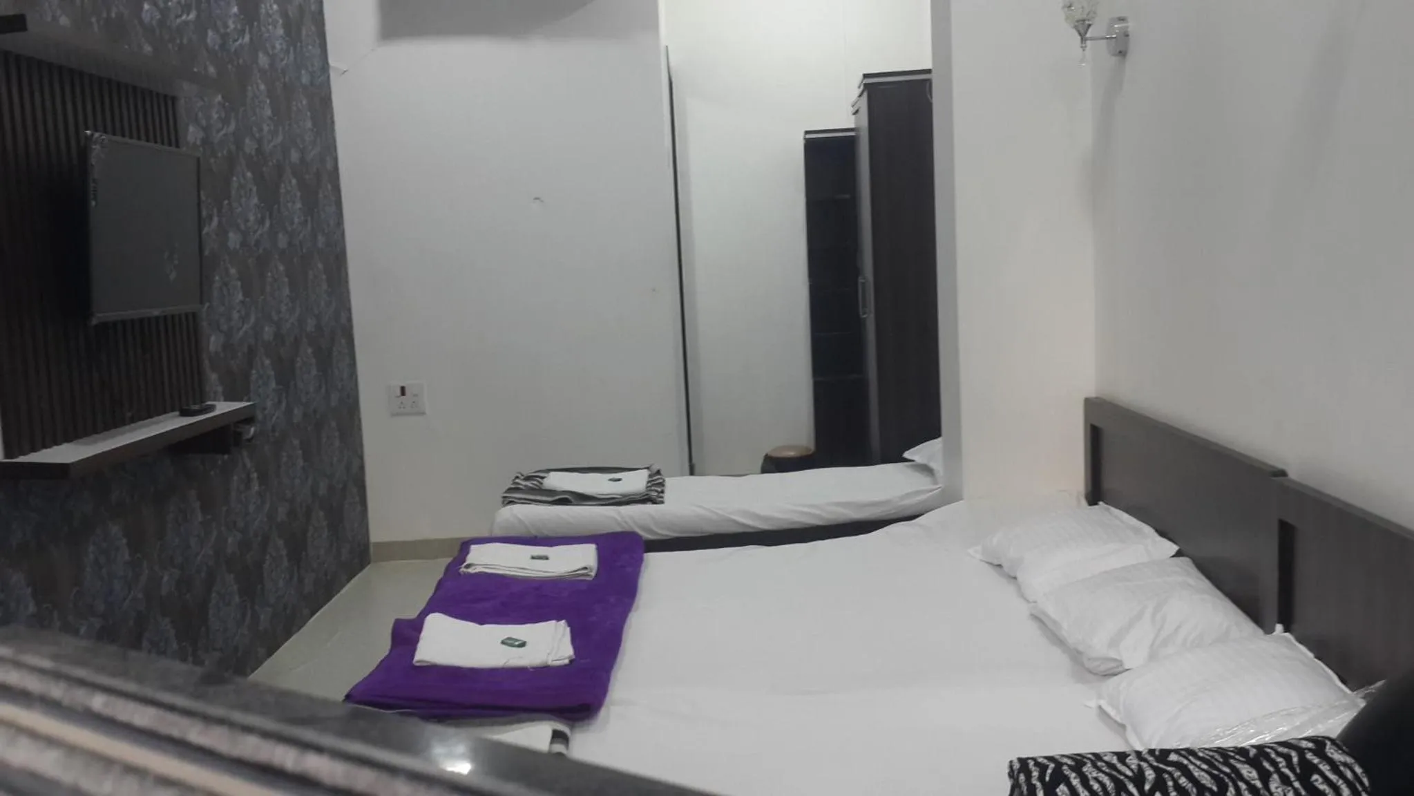 Family, Bed in Hotel Holiday Era Opposite Railway Station