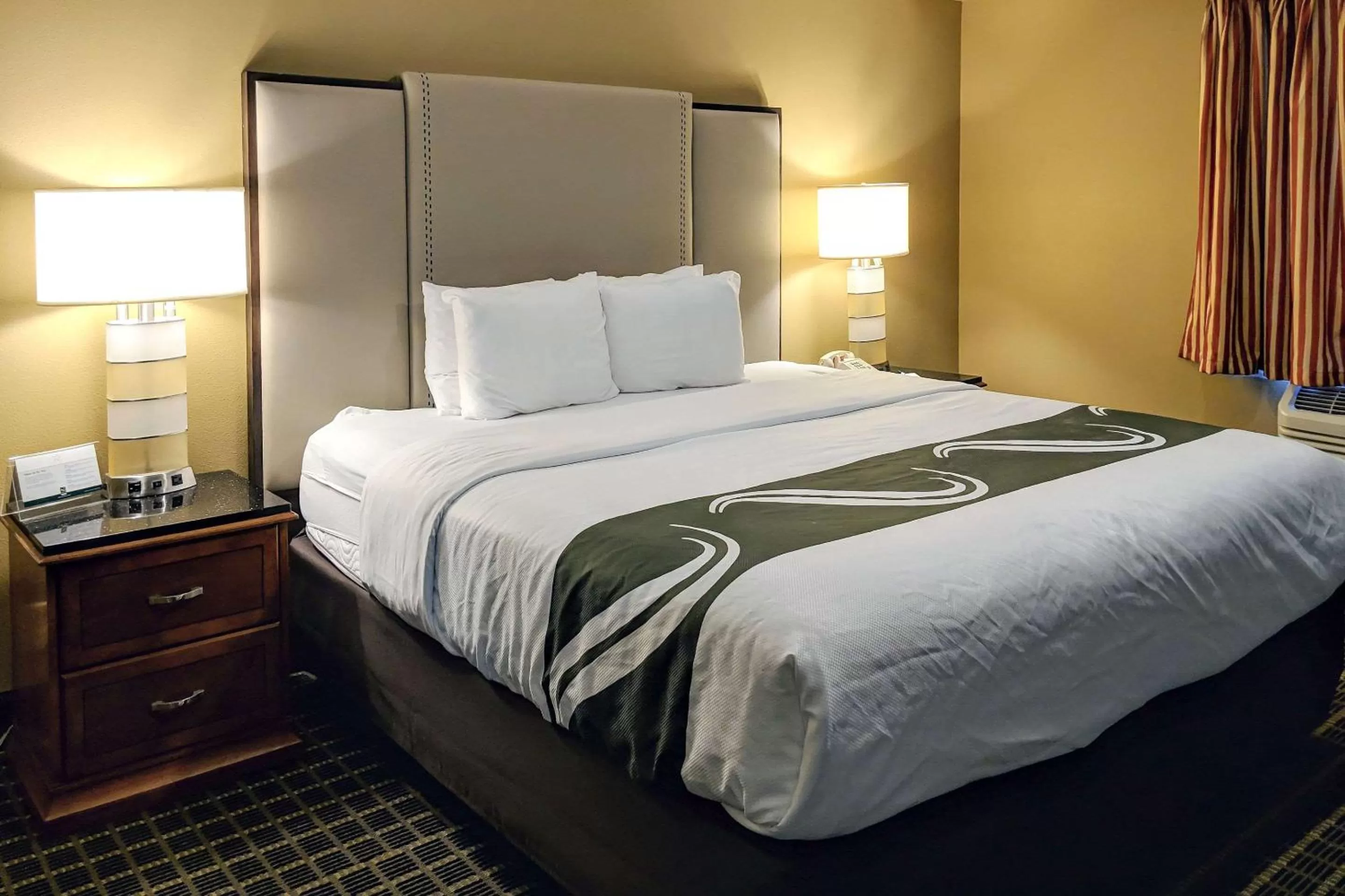 Queen Suite - Non-Smoking in Quality Inn & Suites Westminster Seal Beach