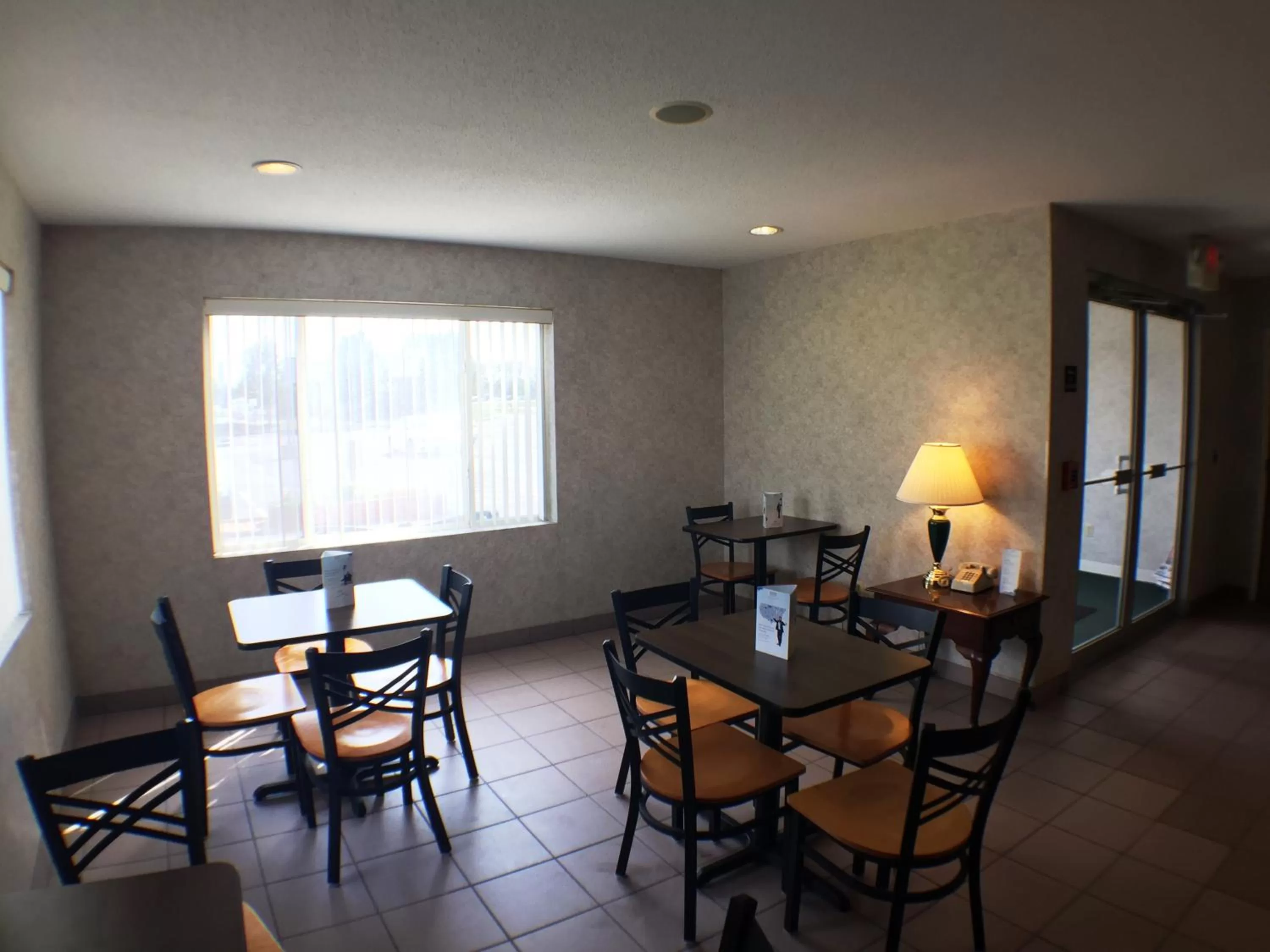Restaurant/places to eat in Super 8 by Wyndham Canandaigua